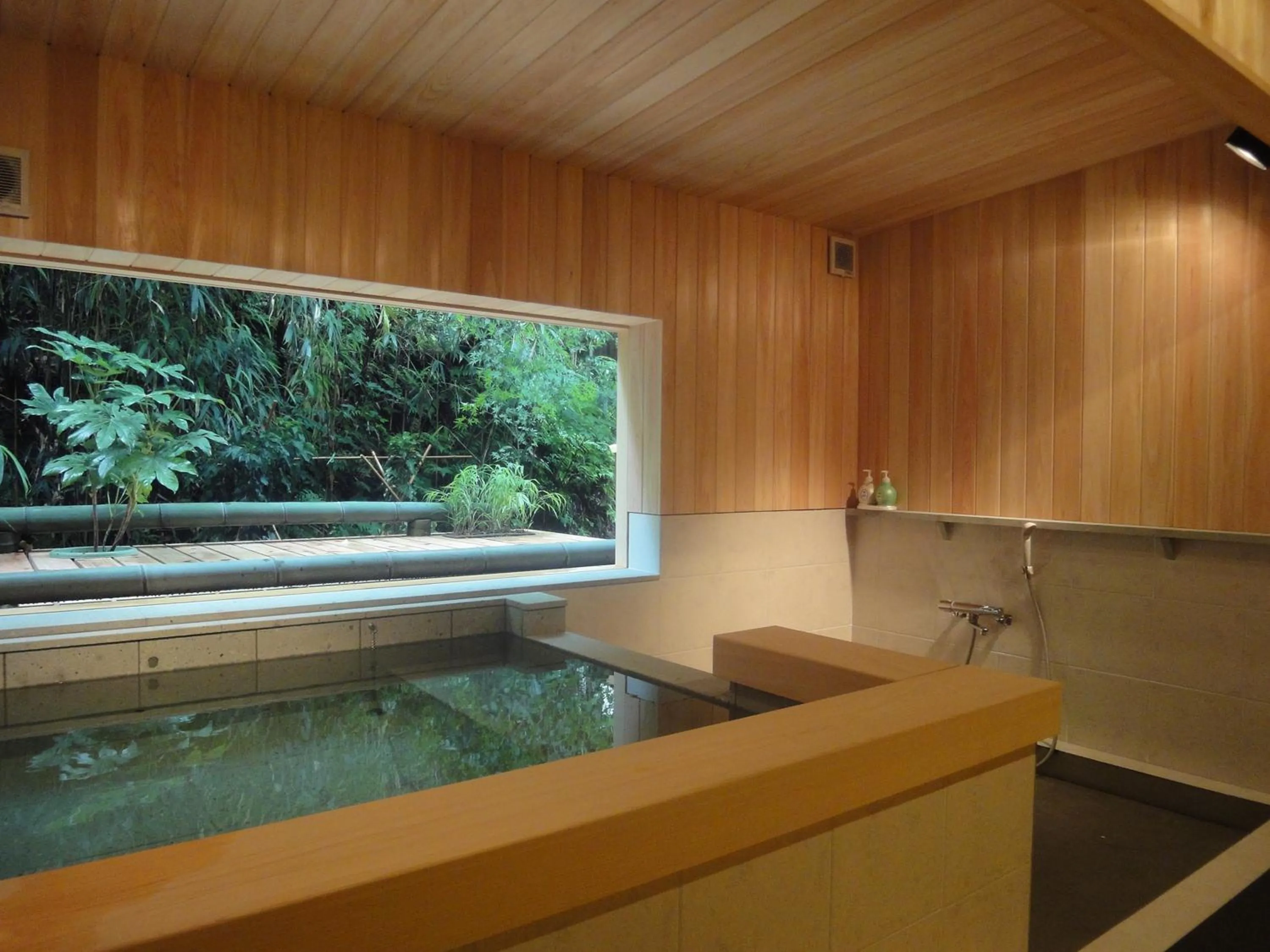 Hot Spring Bath in Yoshidaya Sannoukaku