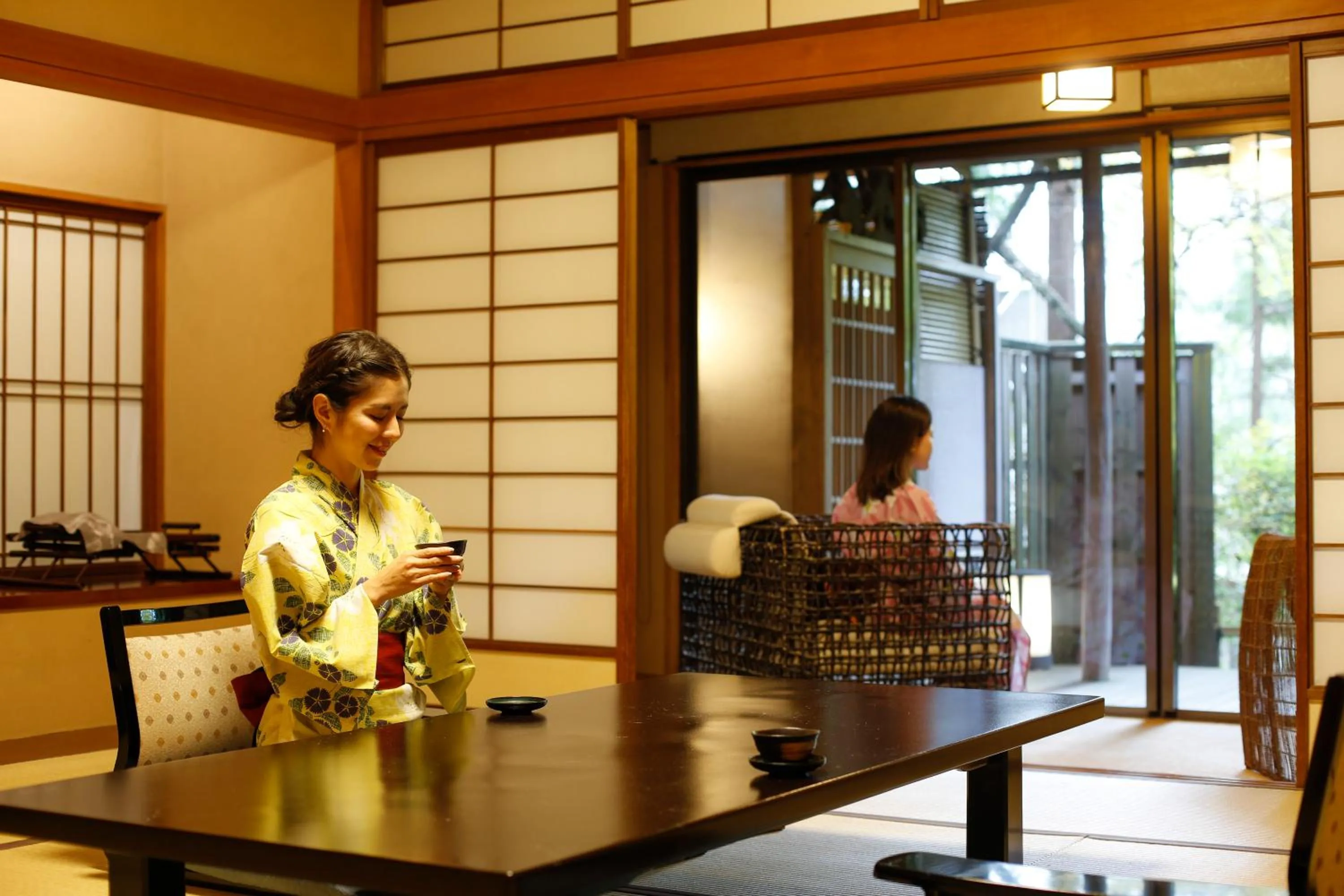 People in Yoshidaya Sannoukaku