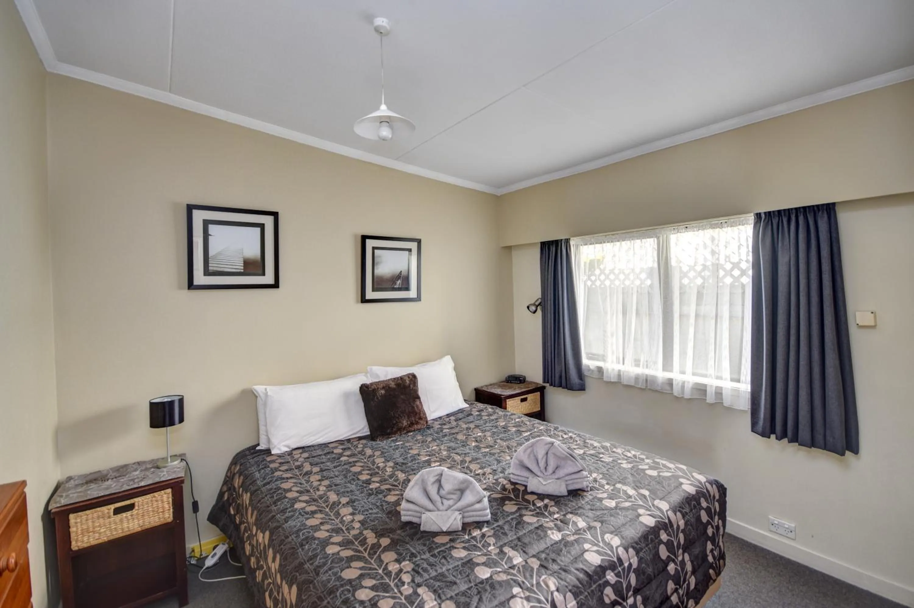 Bedroom, Bed in Garden Motel