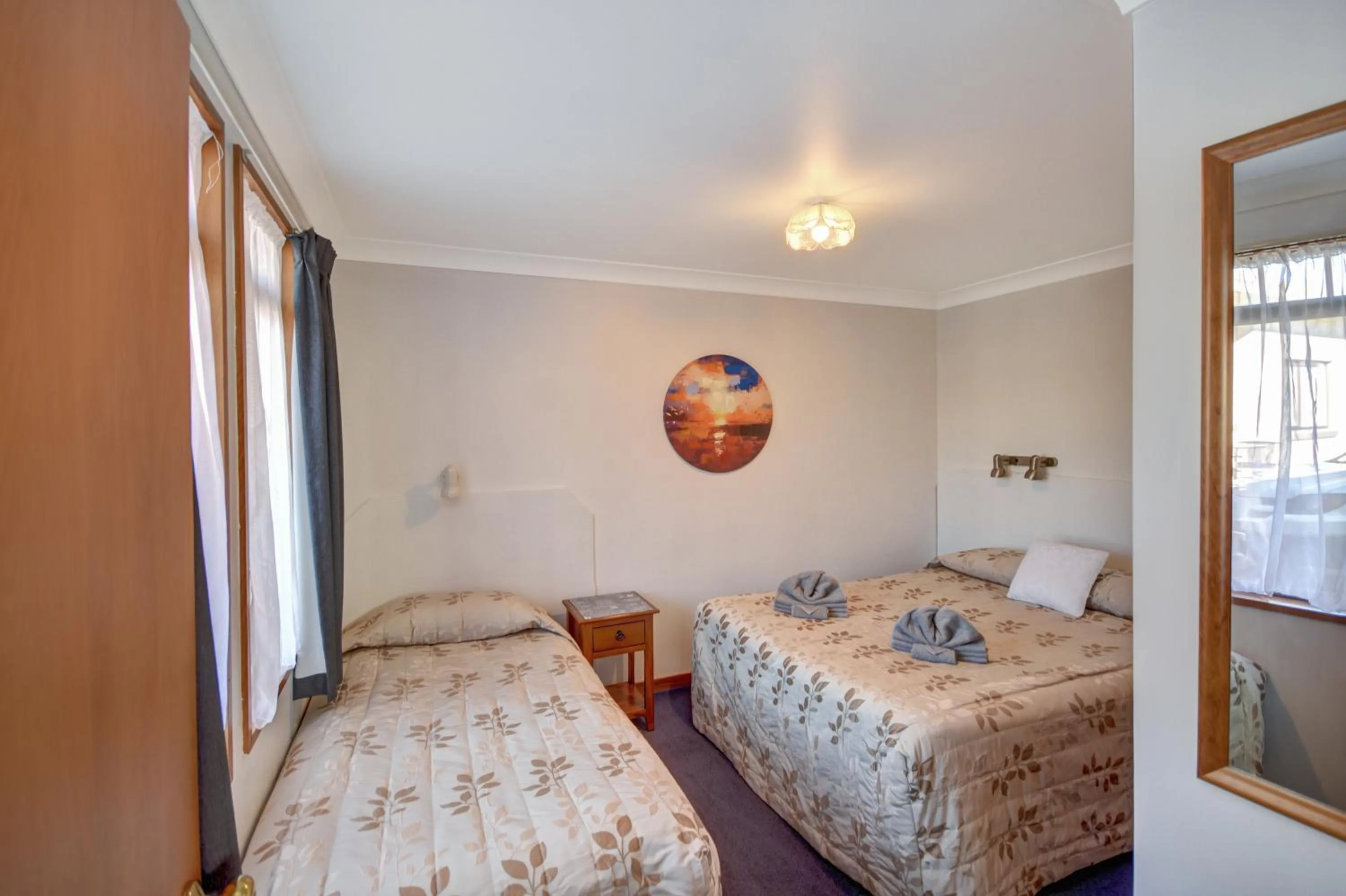 Bedroom, Bed in Garden Motel