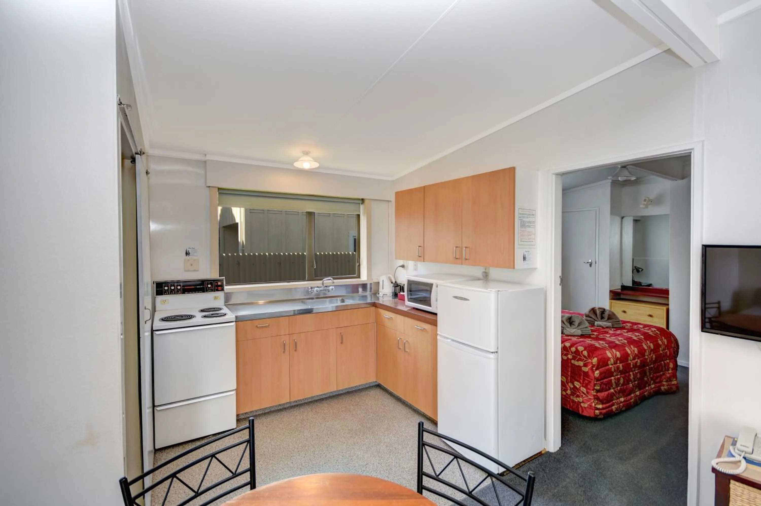 Kitchen or kitchenette in Garden Motel