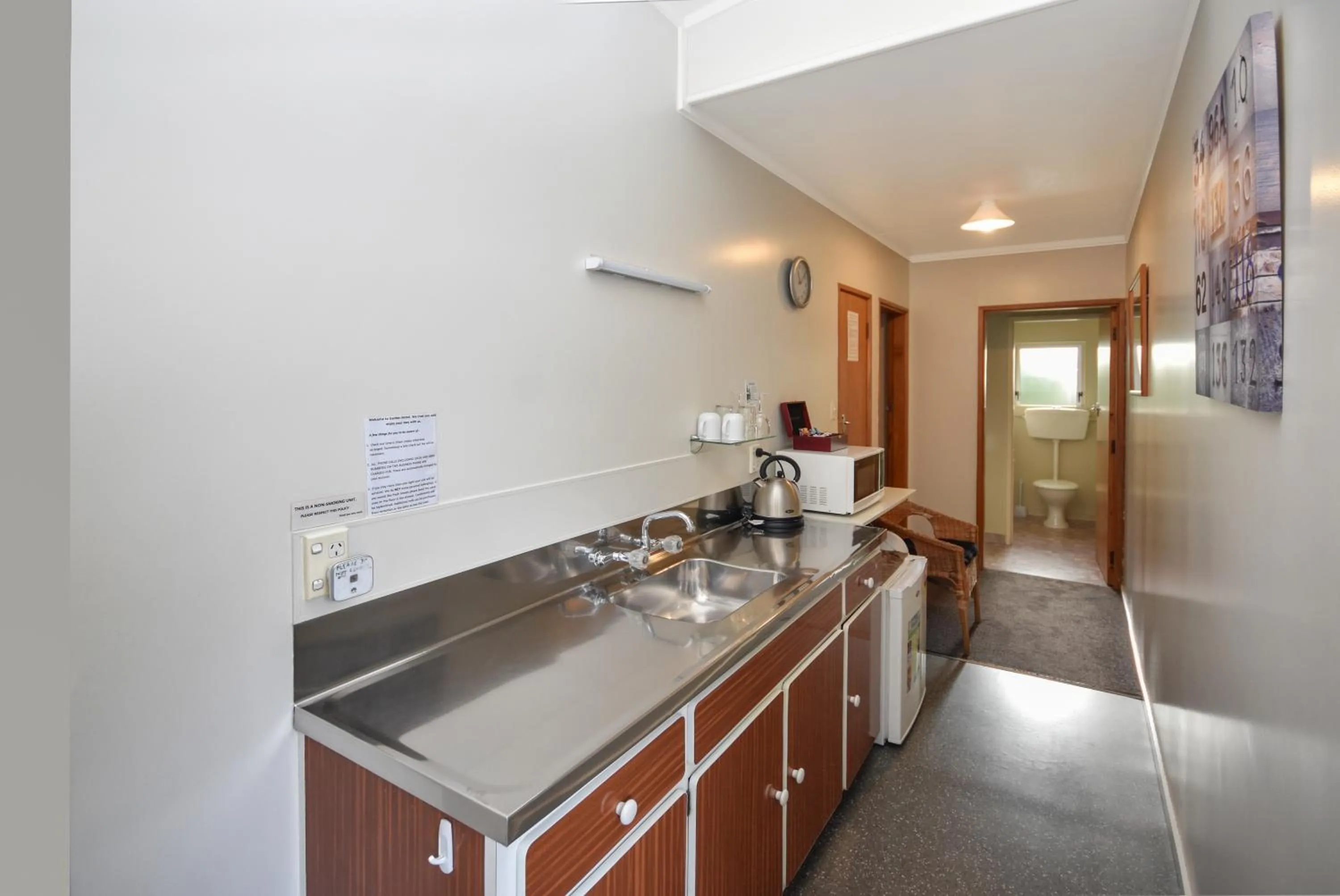 Kitchen or kitchenette in Garden Motel