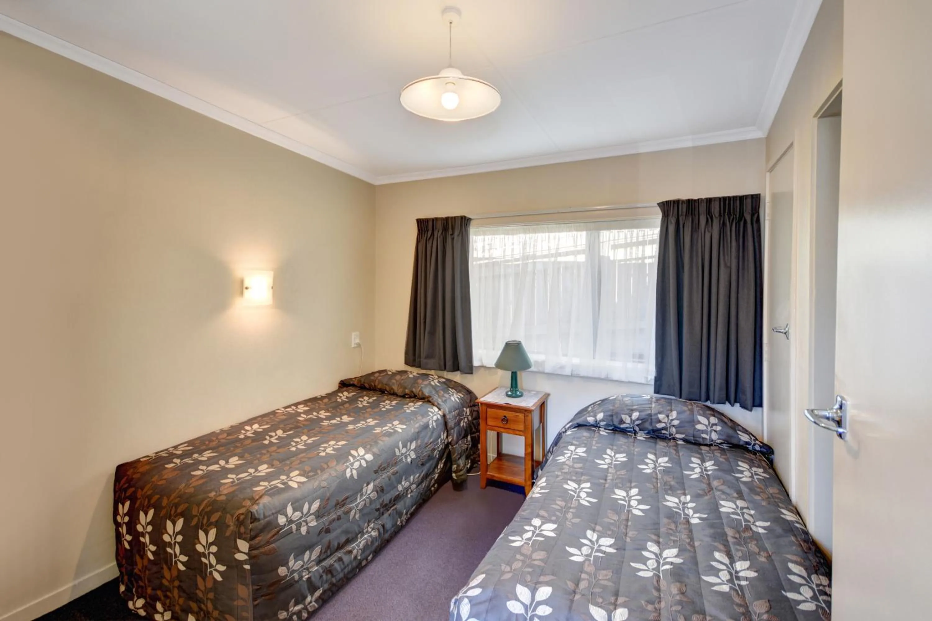 Bedroom, Bed in Garden Motel