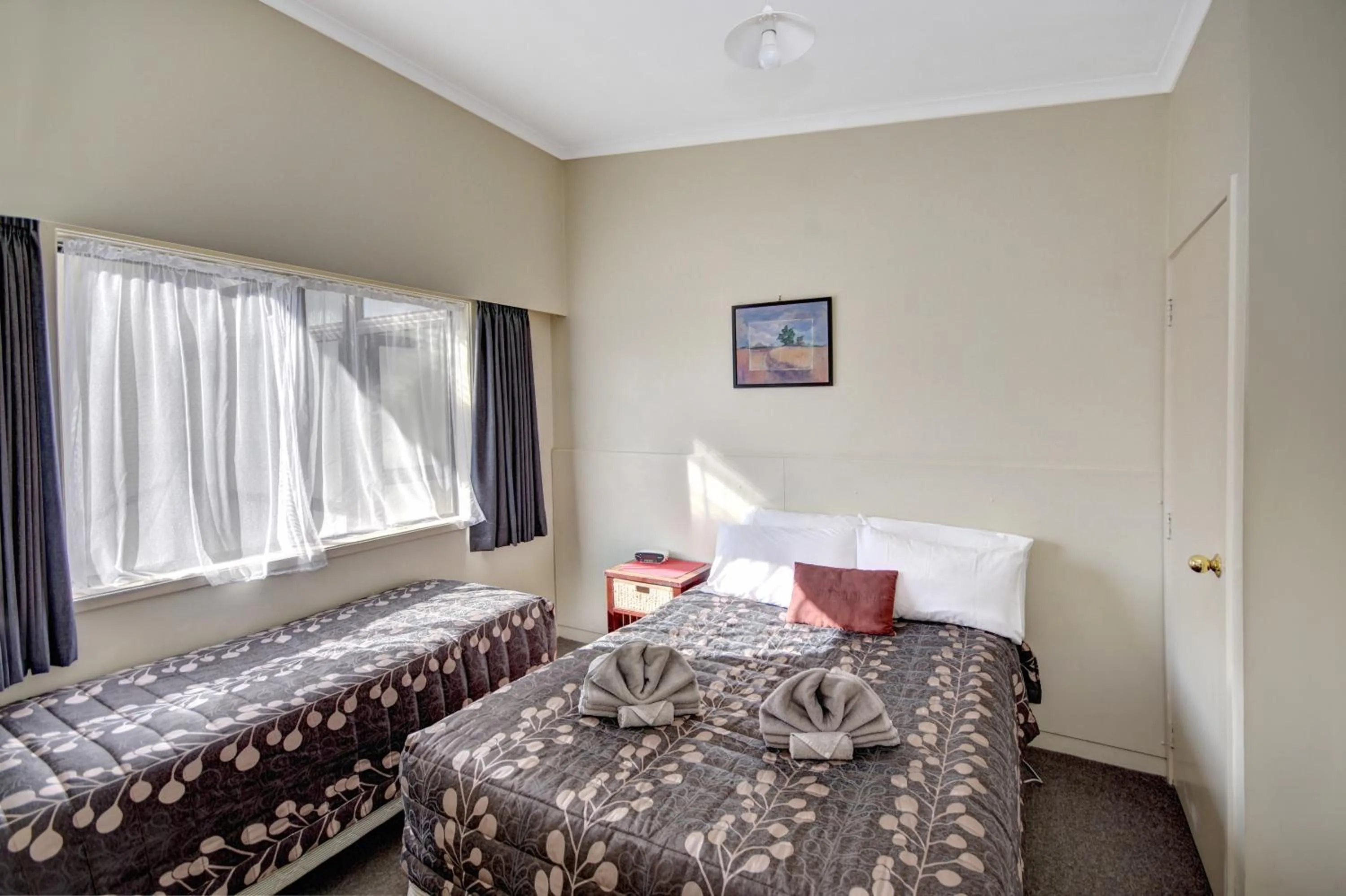 Bedroom, Bed in Garden Motel