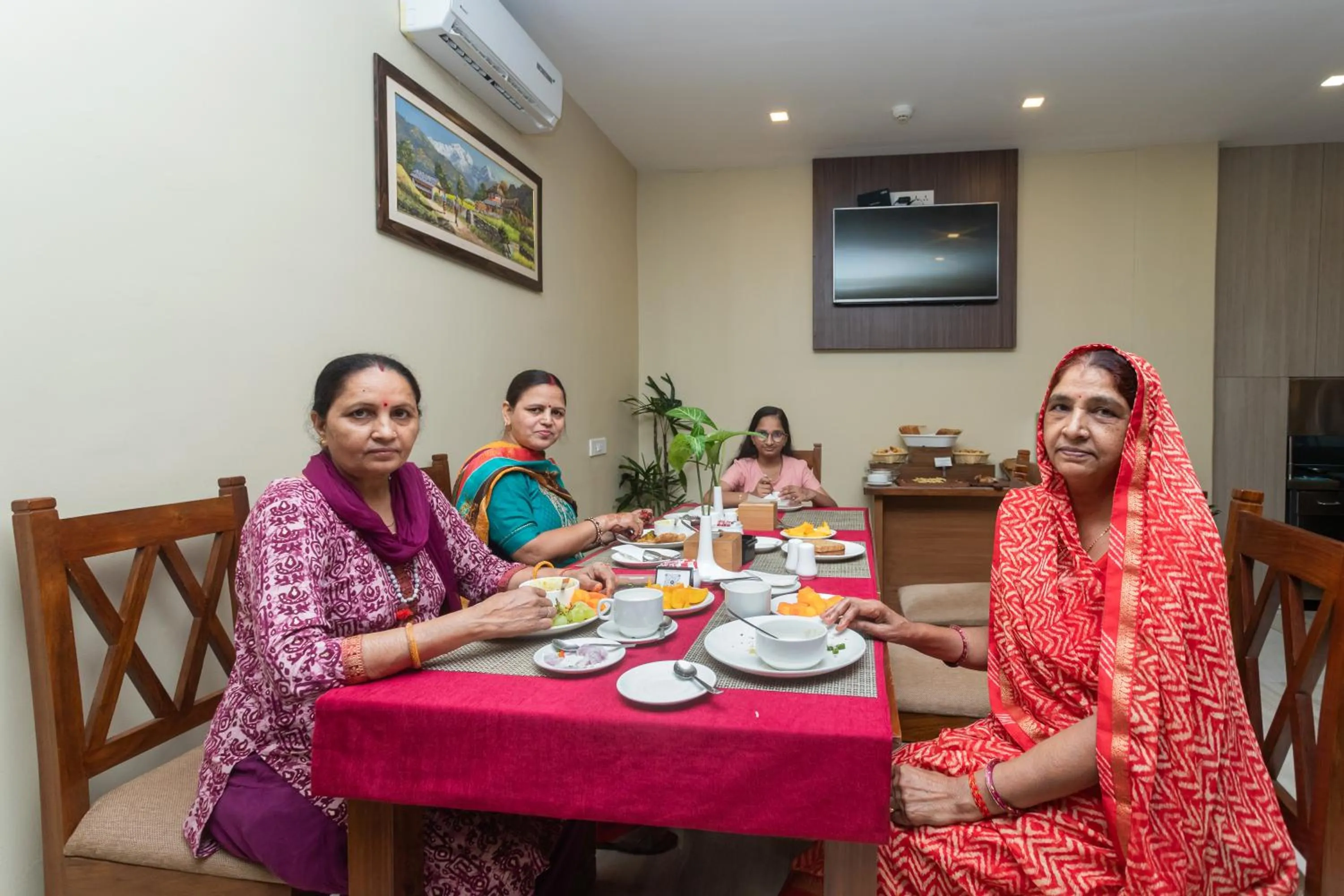 Restaurant/places to eat in Hotel Haven O' Ganga