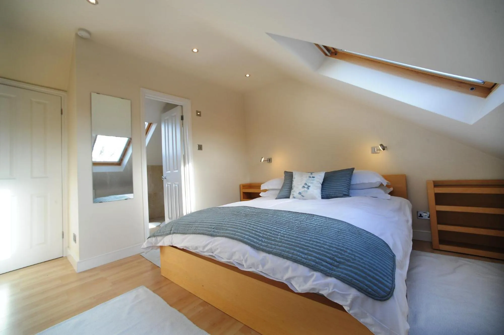 Bedroom, Bed in The Lilac Door