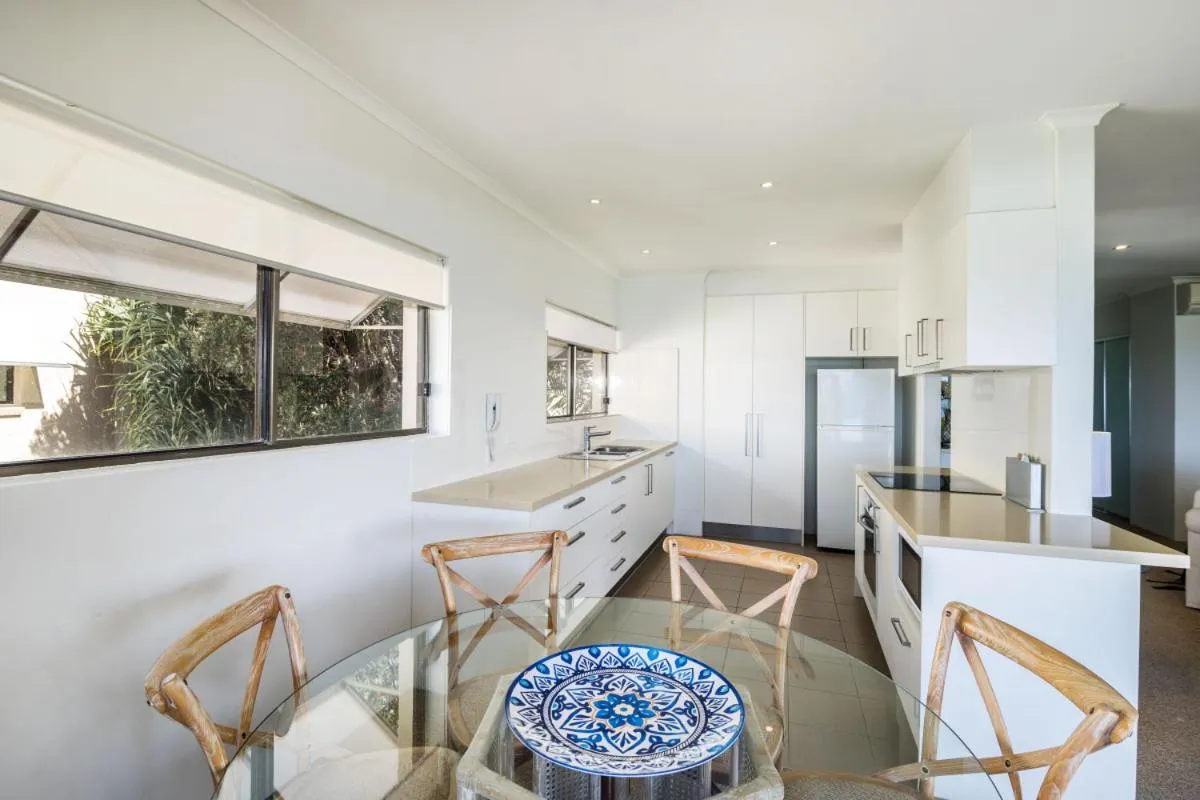 Kitchen or kitchenette in Sunseeker Holiday Apartments