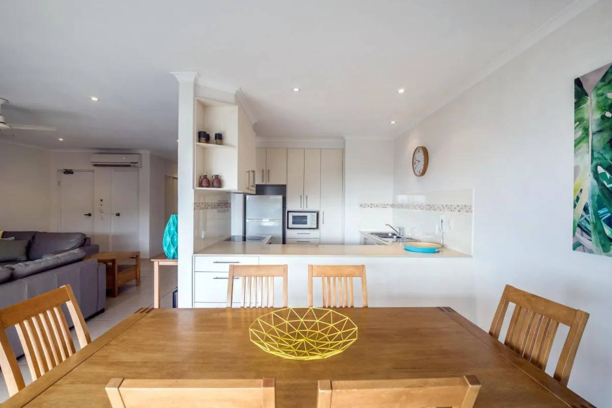 Kitchen or kitchenette in Sunseeker Holiday Apartments