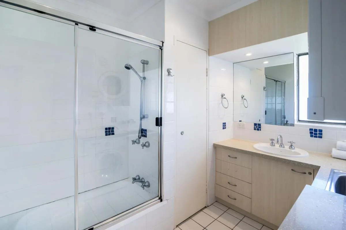 Bathroom in Sunseeker Holiday Apartments