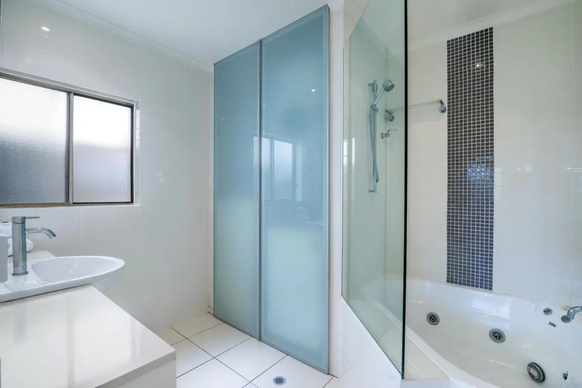 Bathroom in Sunseeker Holiday Apartments