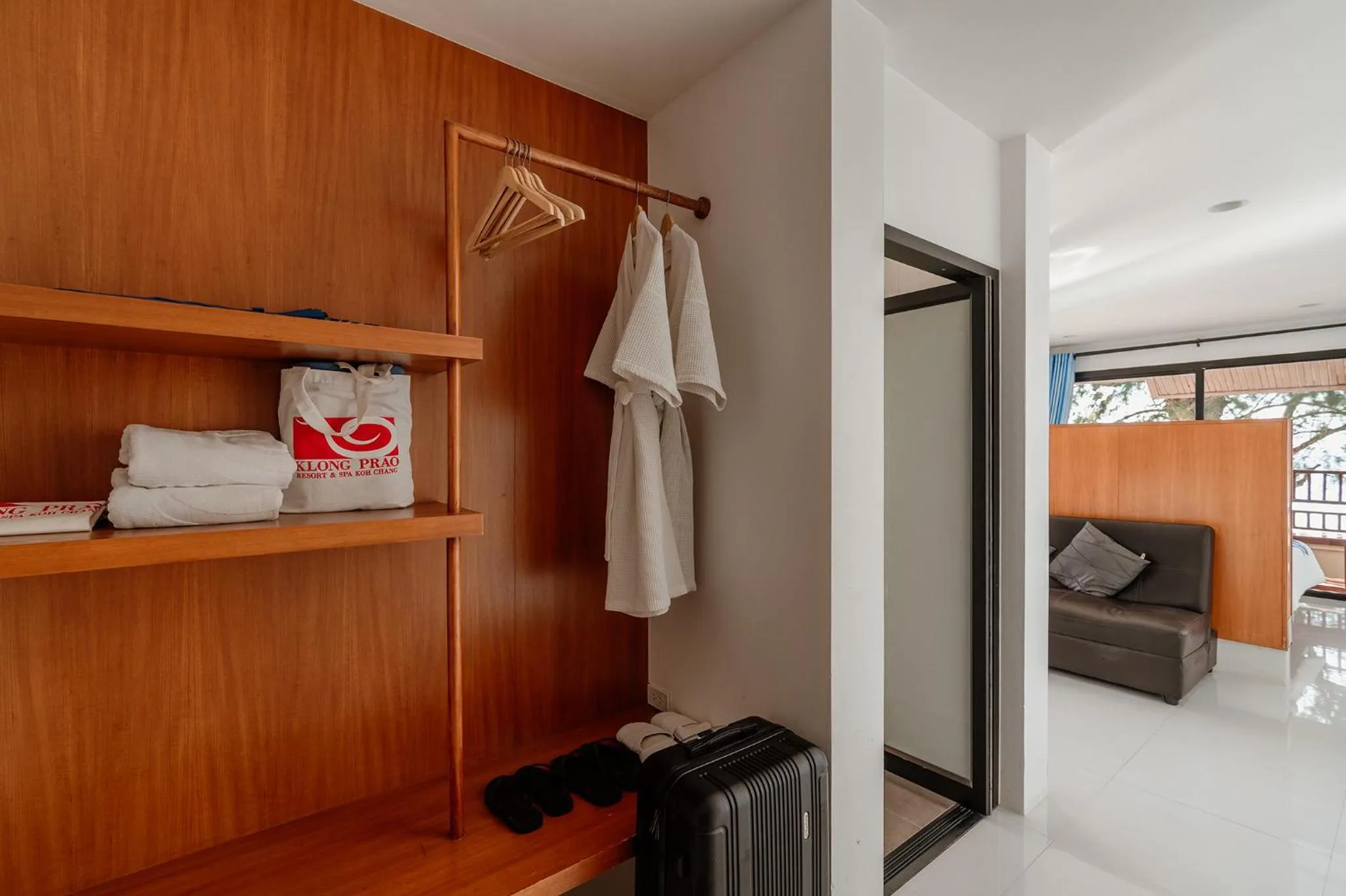 wardrobe, Bed in Klong Prao Resort