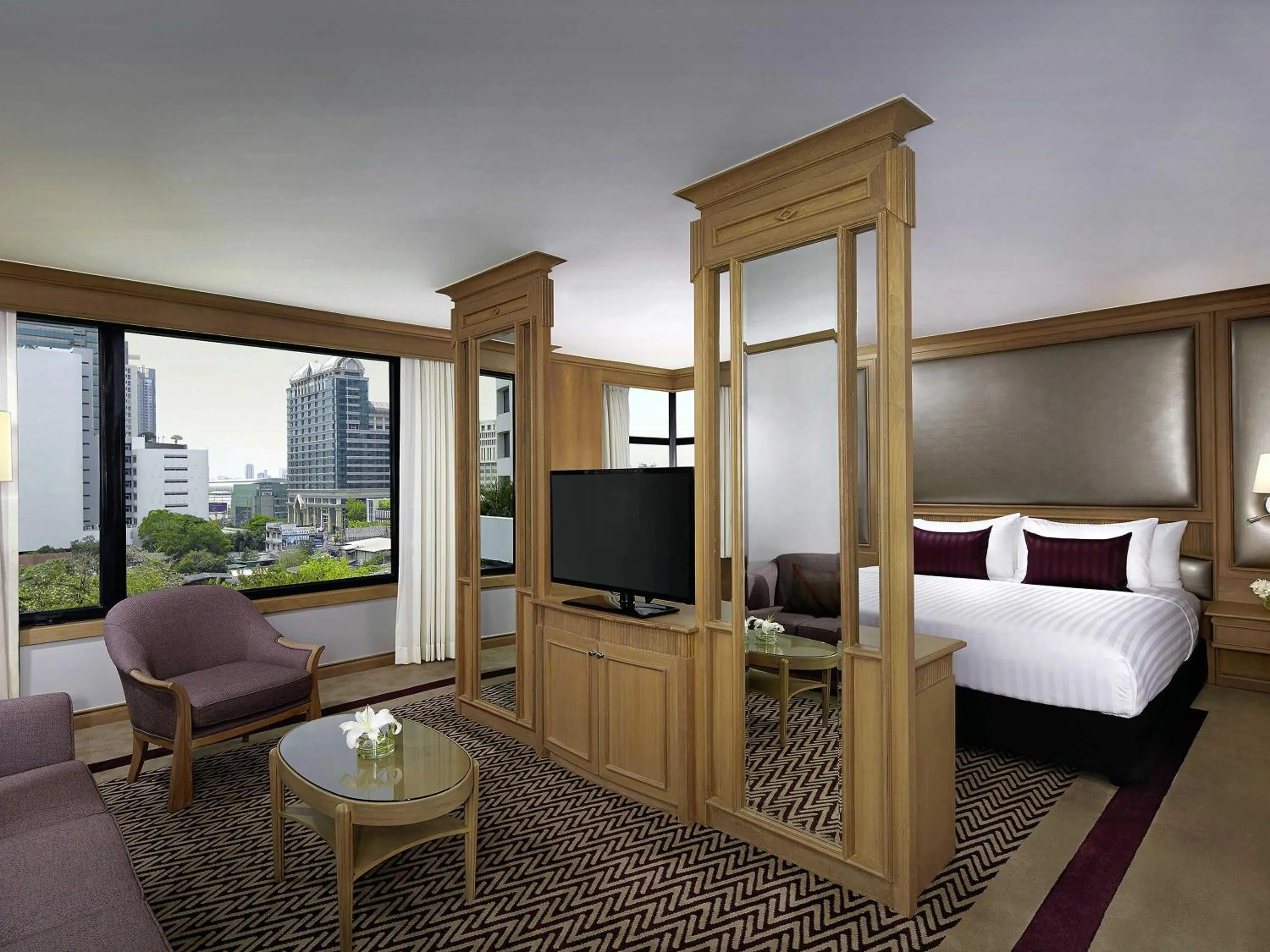 Bedroom, Bed in Grand Mercure Bangkok Atrium