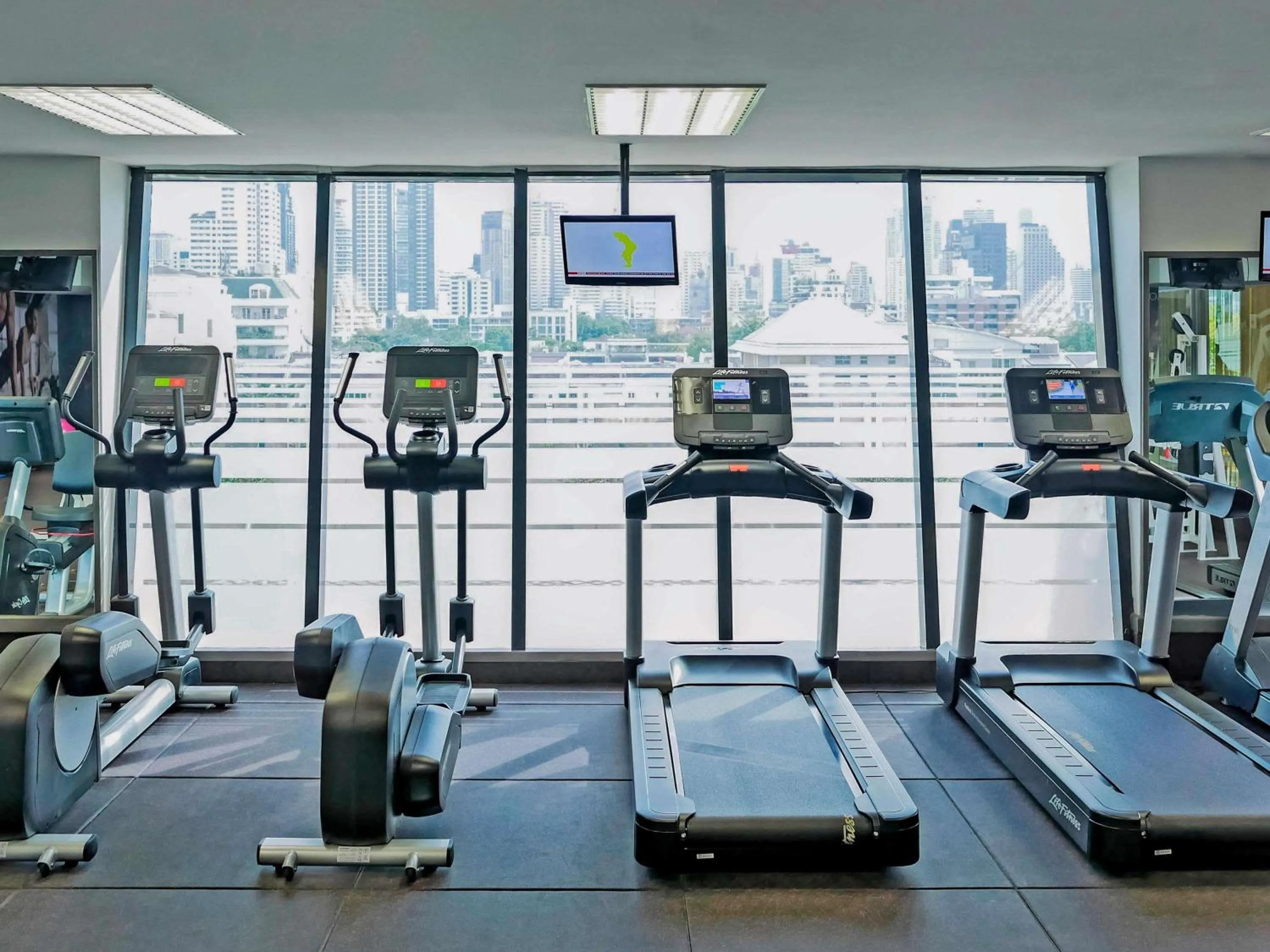Fitness centre/facilities in Grand Mercure Bangkok Atrium