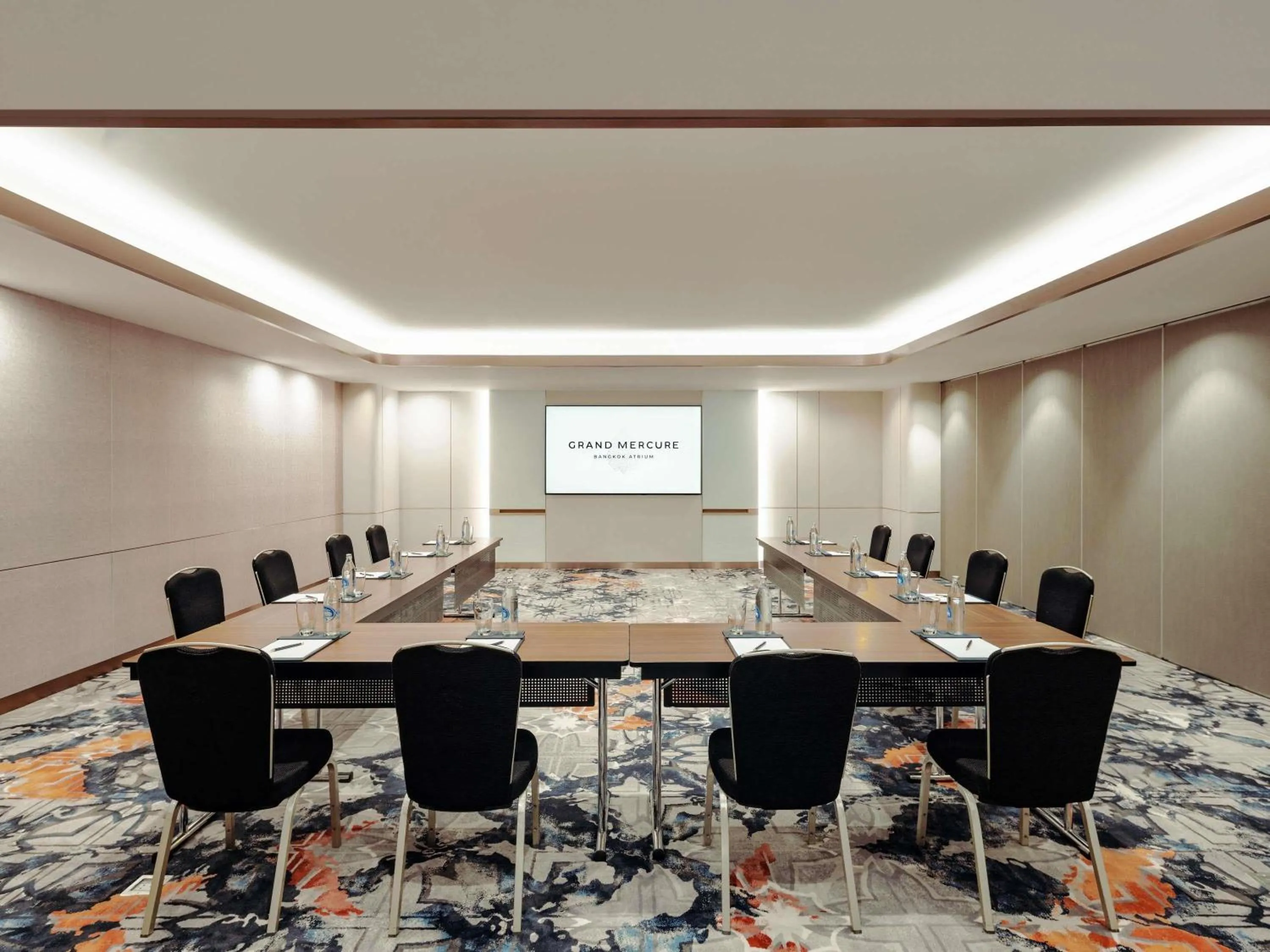Meeting/conference room in Grand Mercure Bangkok Atrium
