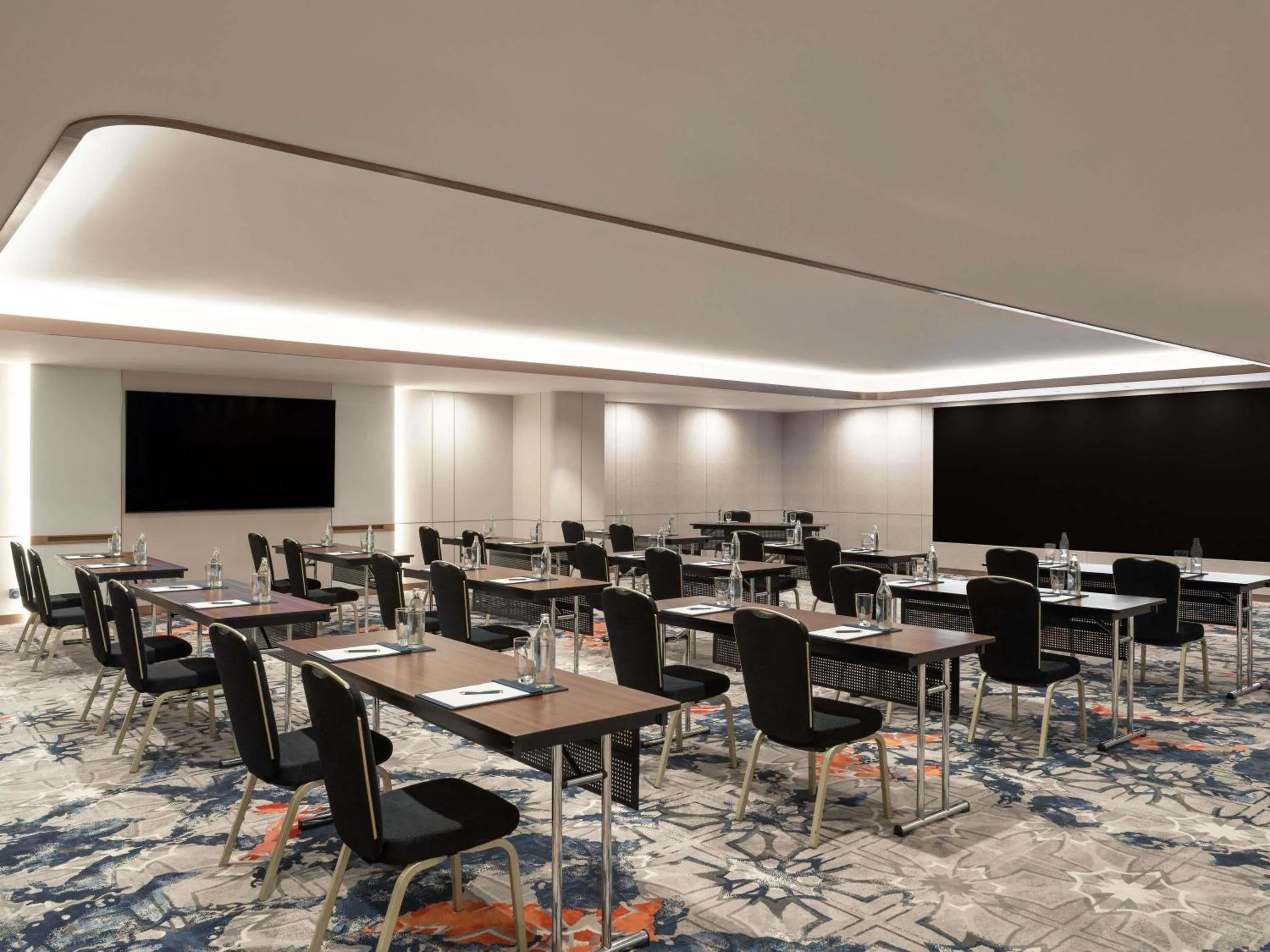Meeting/conference room in Grand Mercure Bangkok Atrium