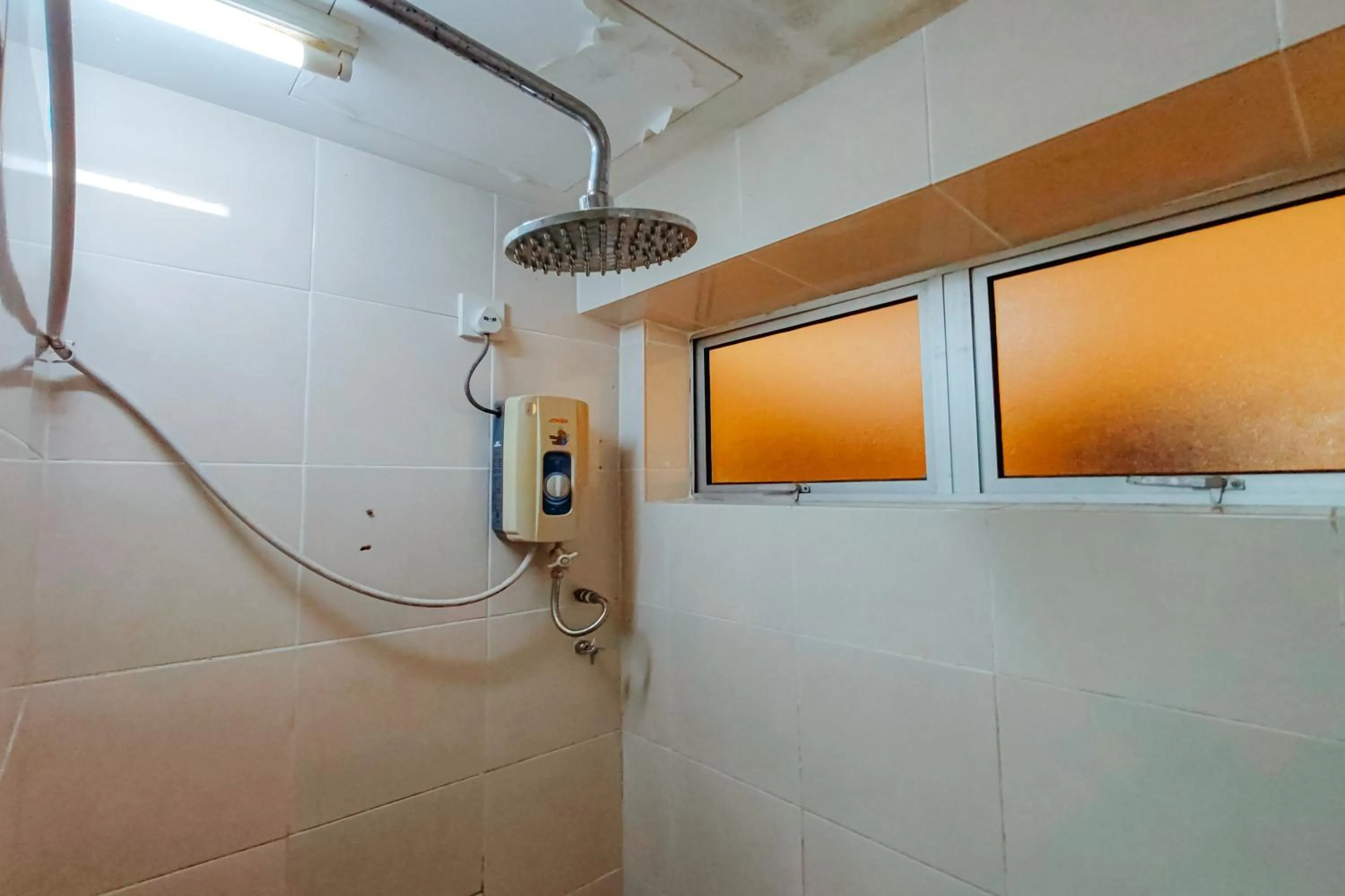 Shower in Virgo Batik Resort Teluk Batik Lumut