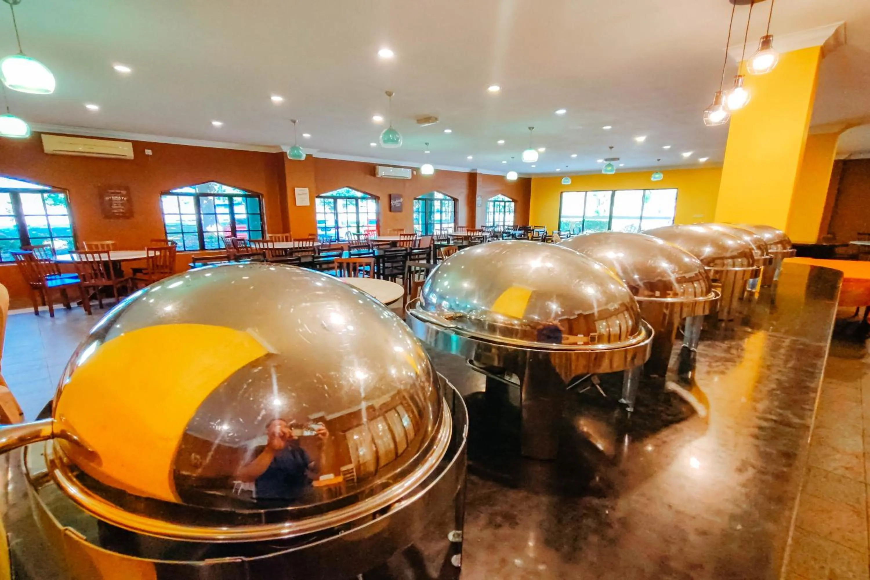 Restaurant/places to eat in Virgo Batik Resort Teluk Batik Lumut