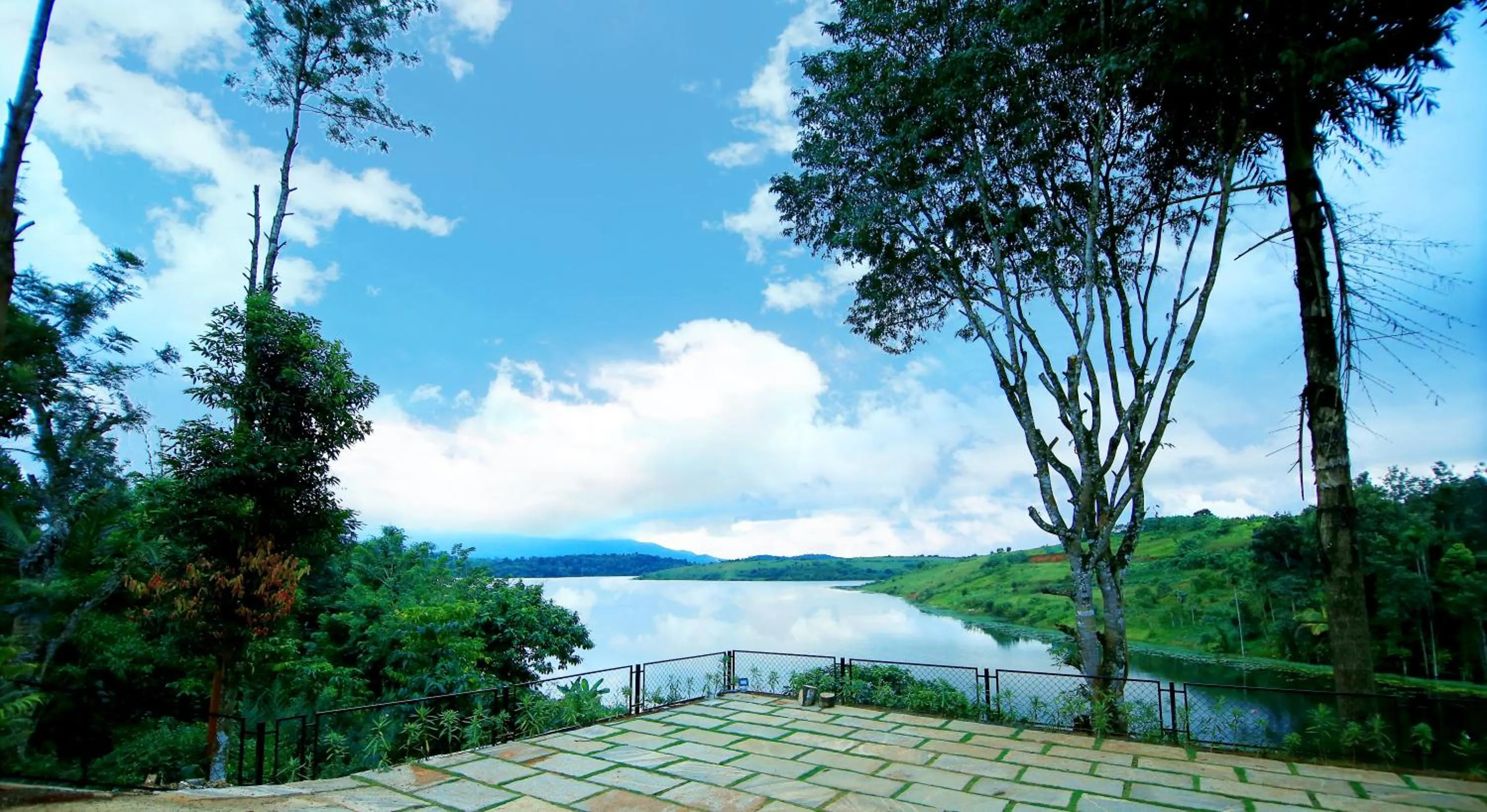 Day in Vista Del Lago