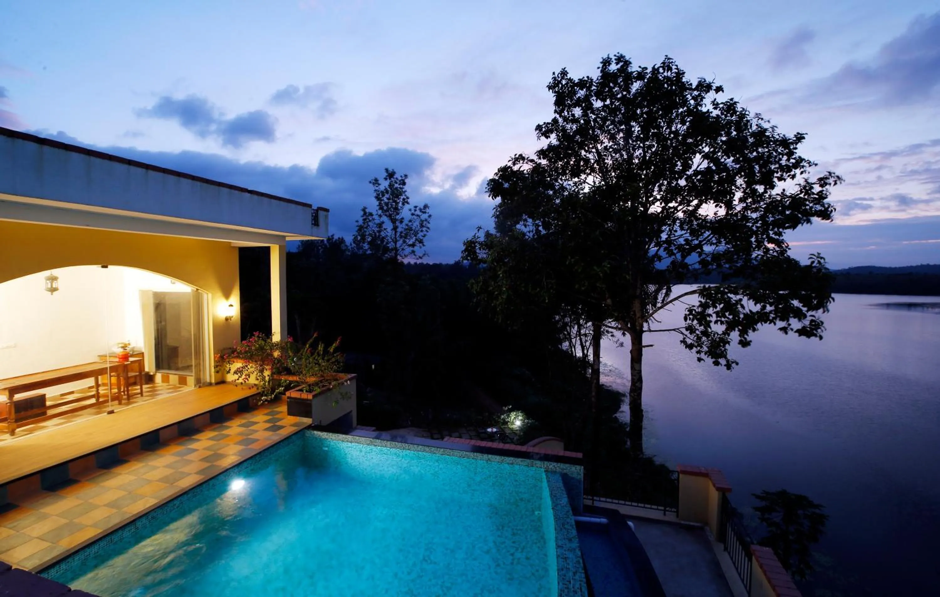 Lake view in Vista Del Lago