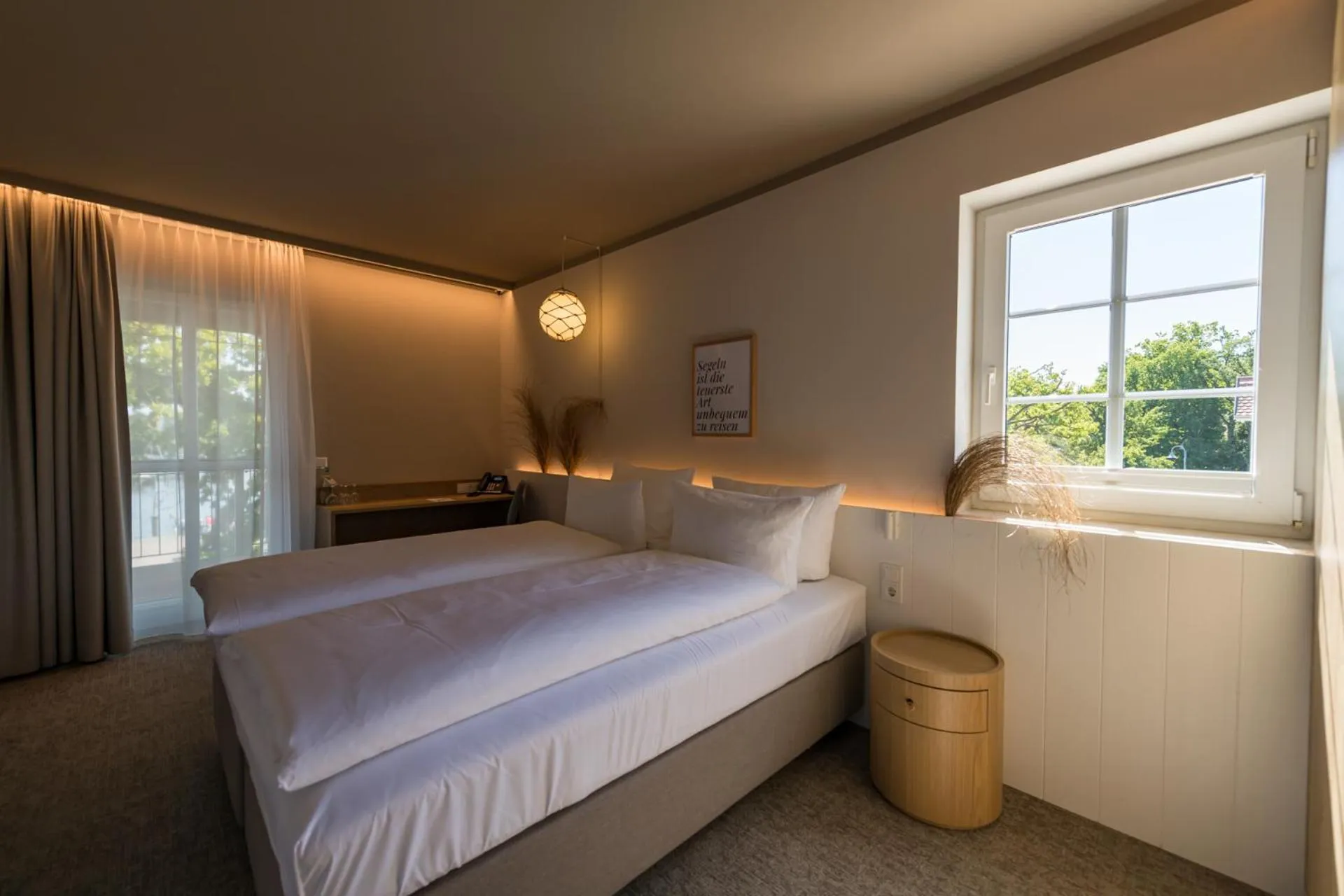 Photo of the whole room, Bed in Hafenhotel zu Putbus