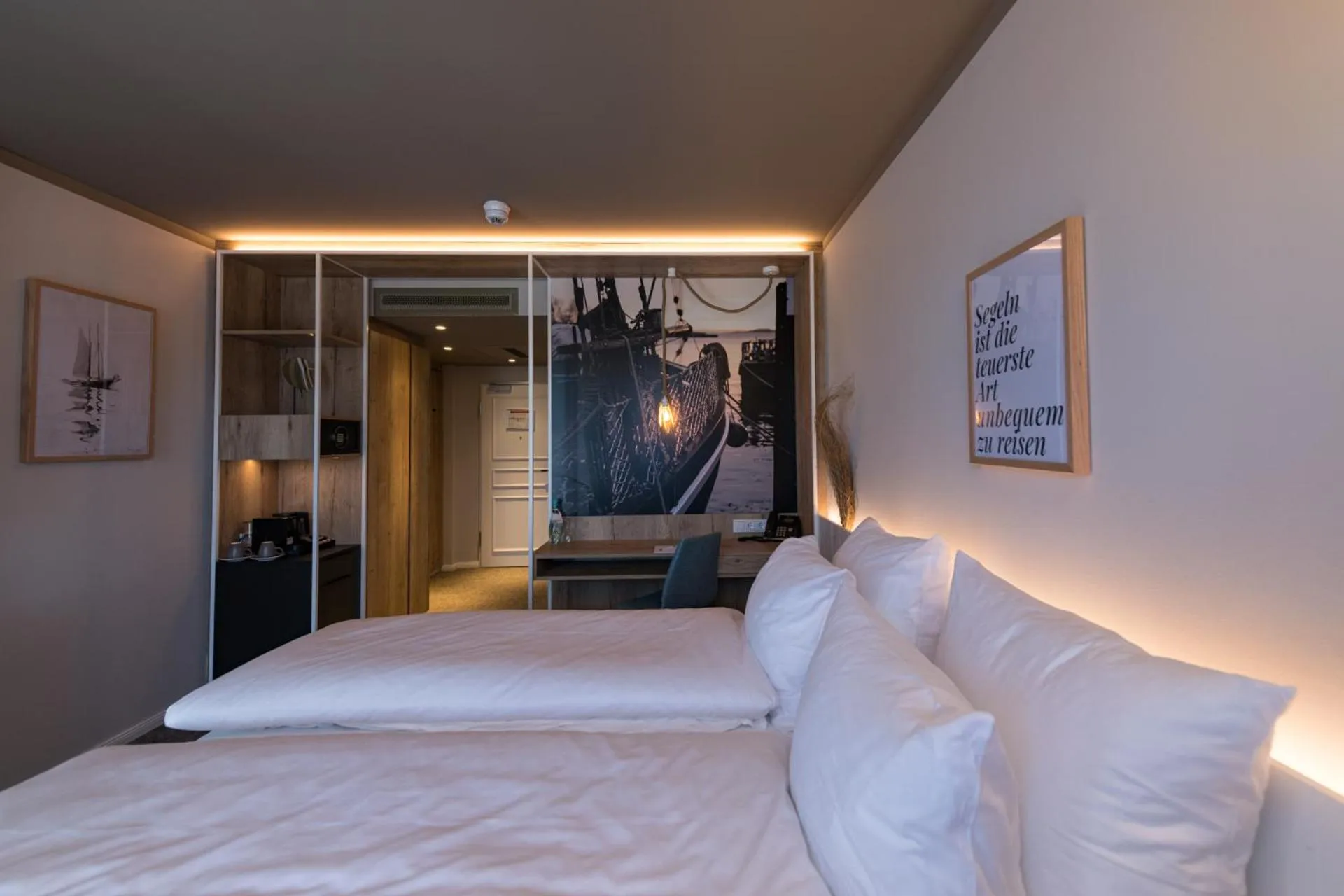 Photo of the whole room, Bed in Hafenhotel zu Putbus