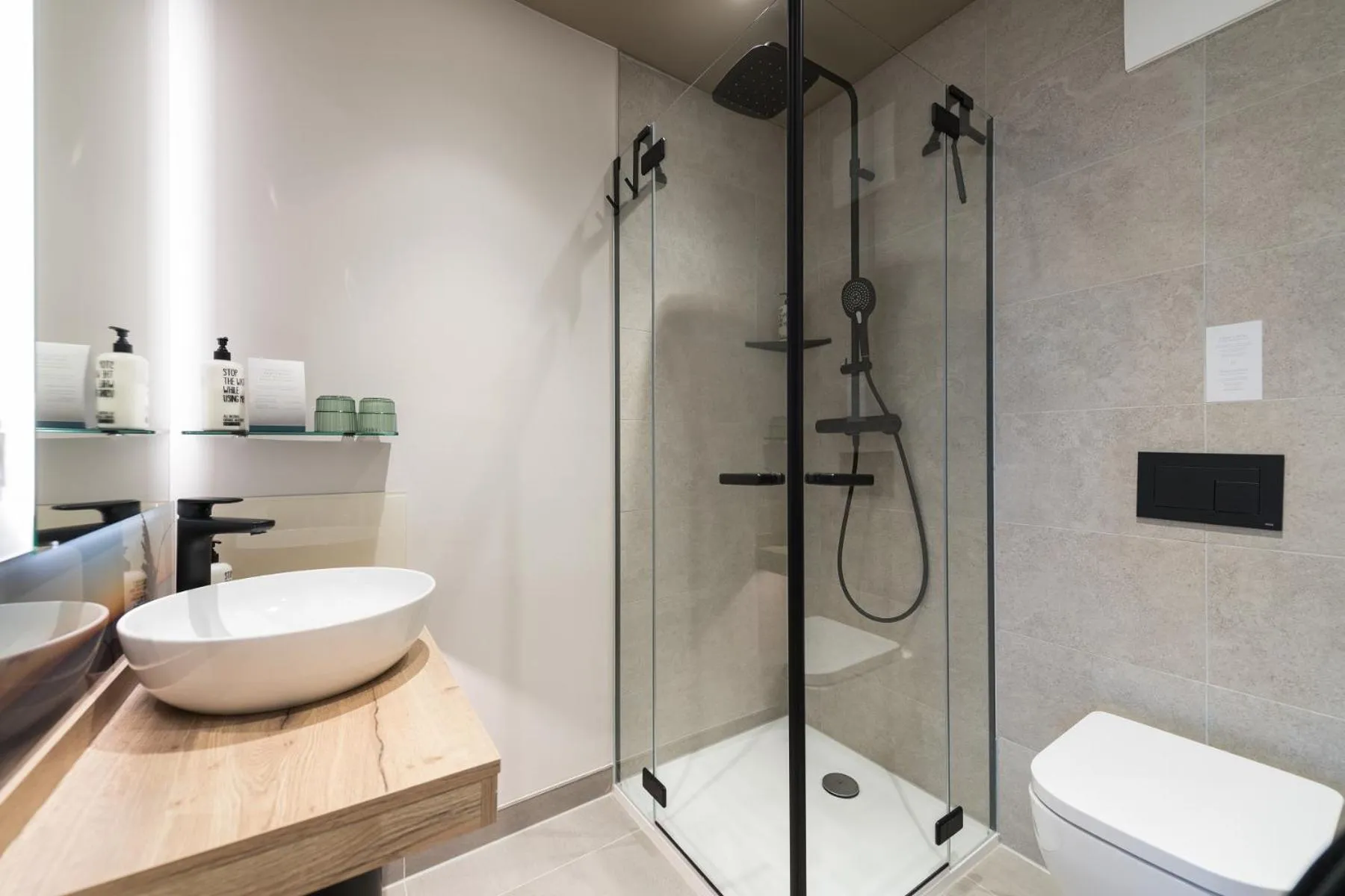 Shower in Hafenhotel zu Putbus