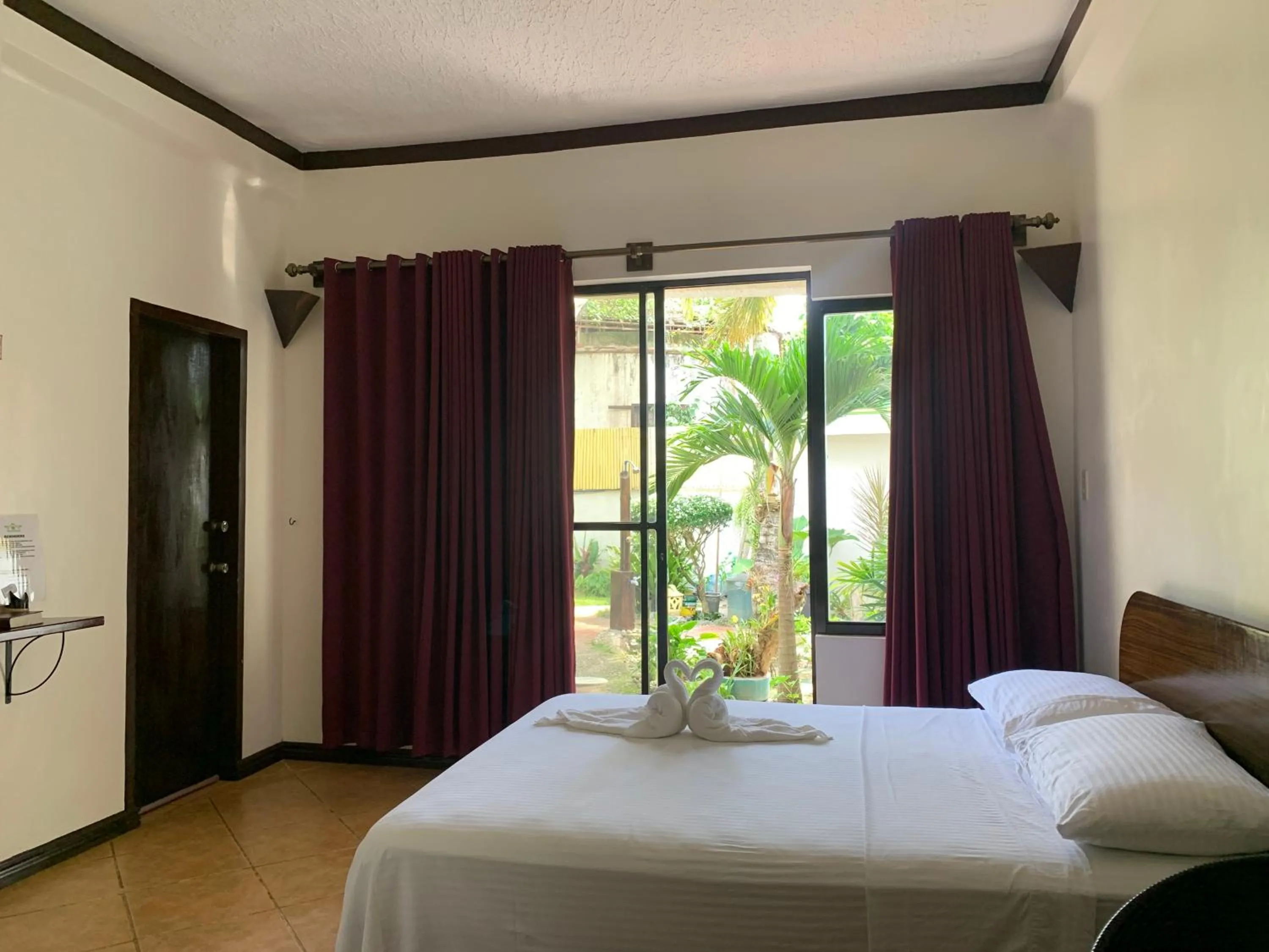 Bedroom, Bed in Turtle Inn Resort