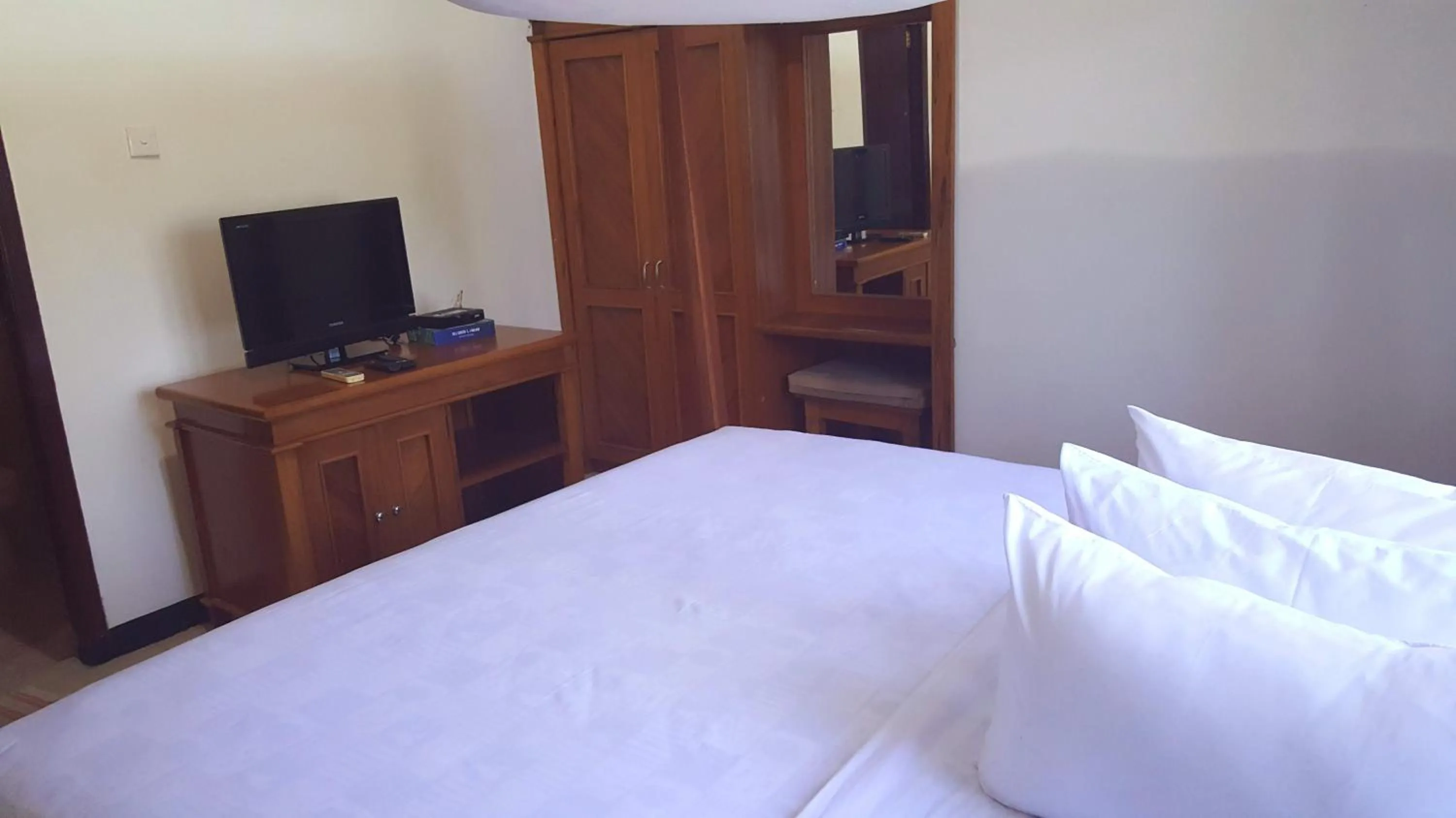 Bed in Aman Gati Hotel Lakey