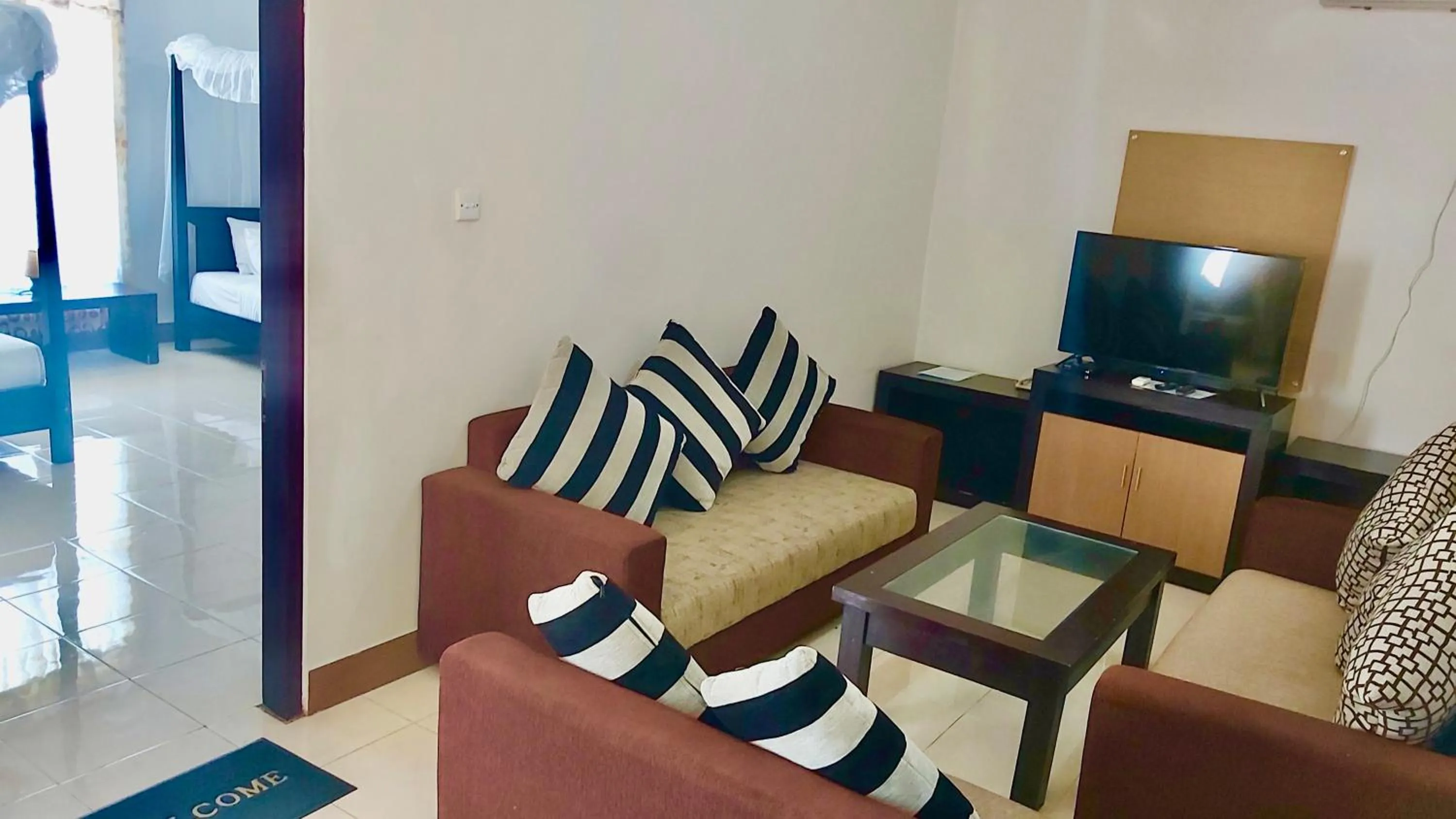 Communal lounge/ TV room in Aman Gati Hotel Lakey