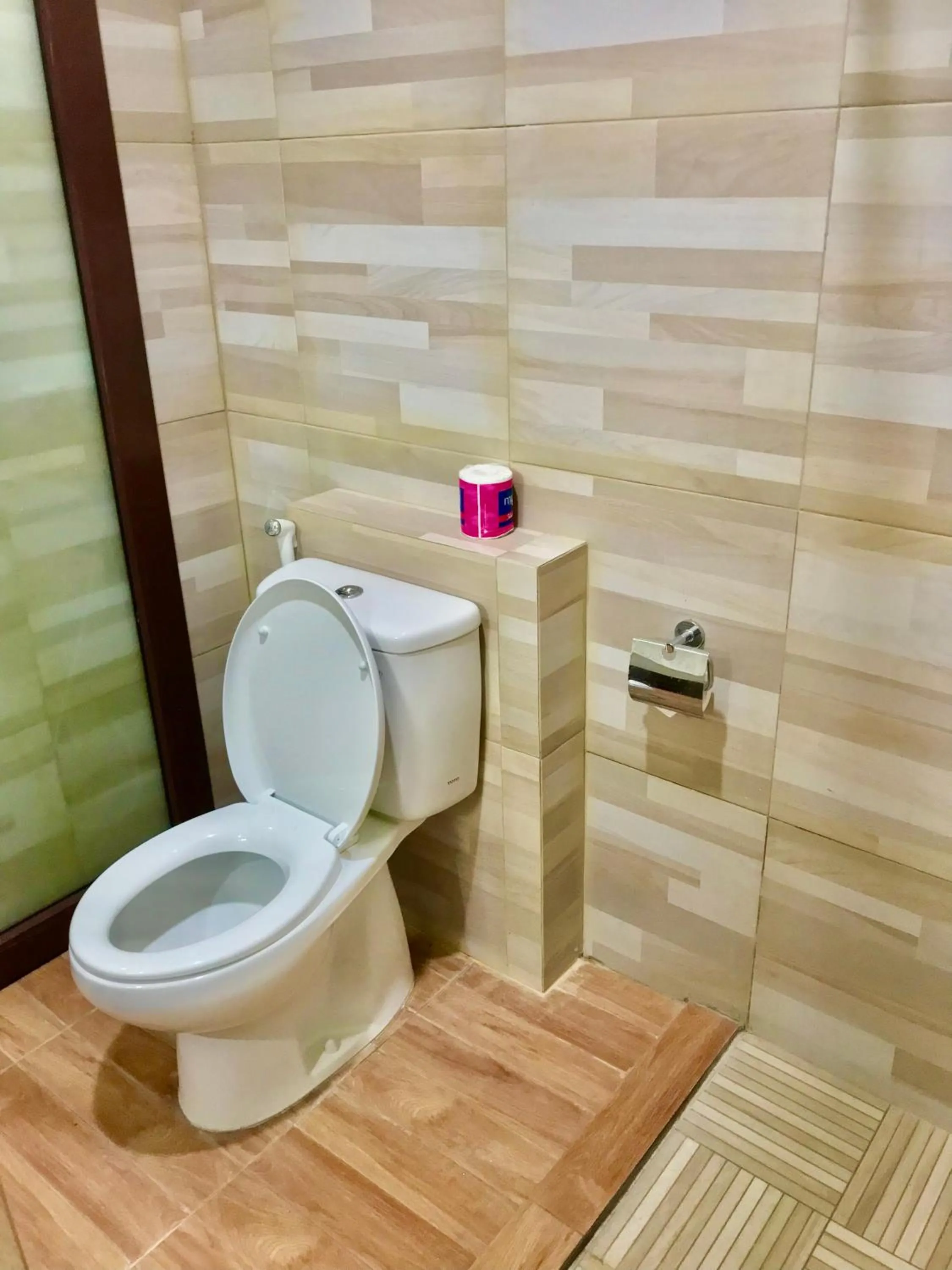 Toilet in Aman Gati Hotel Lakey