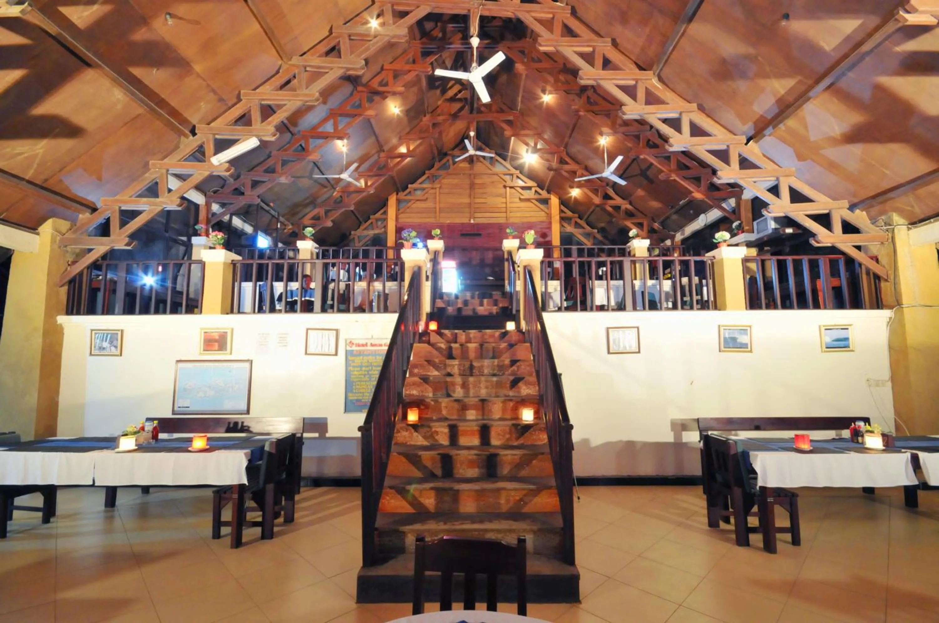 Restaurant/places to eat in Aman Gati Hotel Lakey