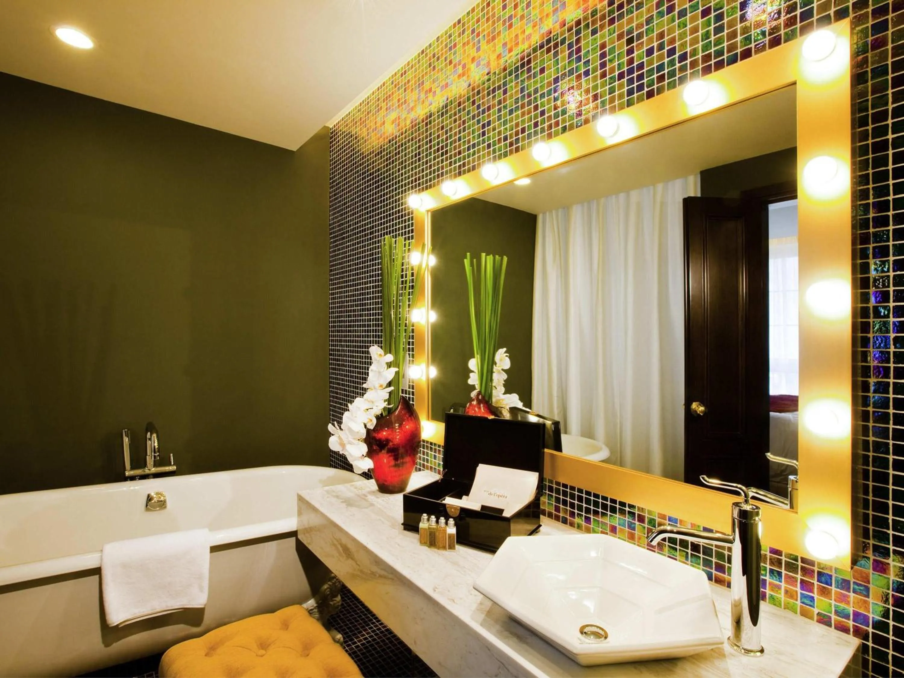 Bedroom in Hotel de l'Opera Hanoi - MGallery