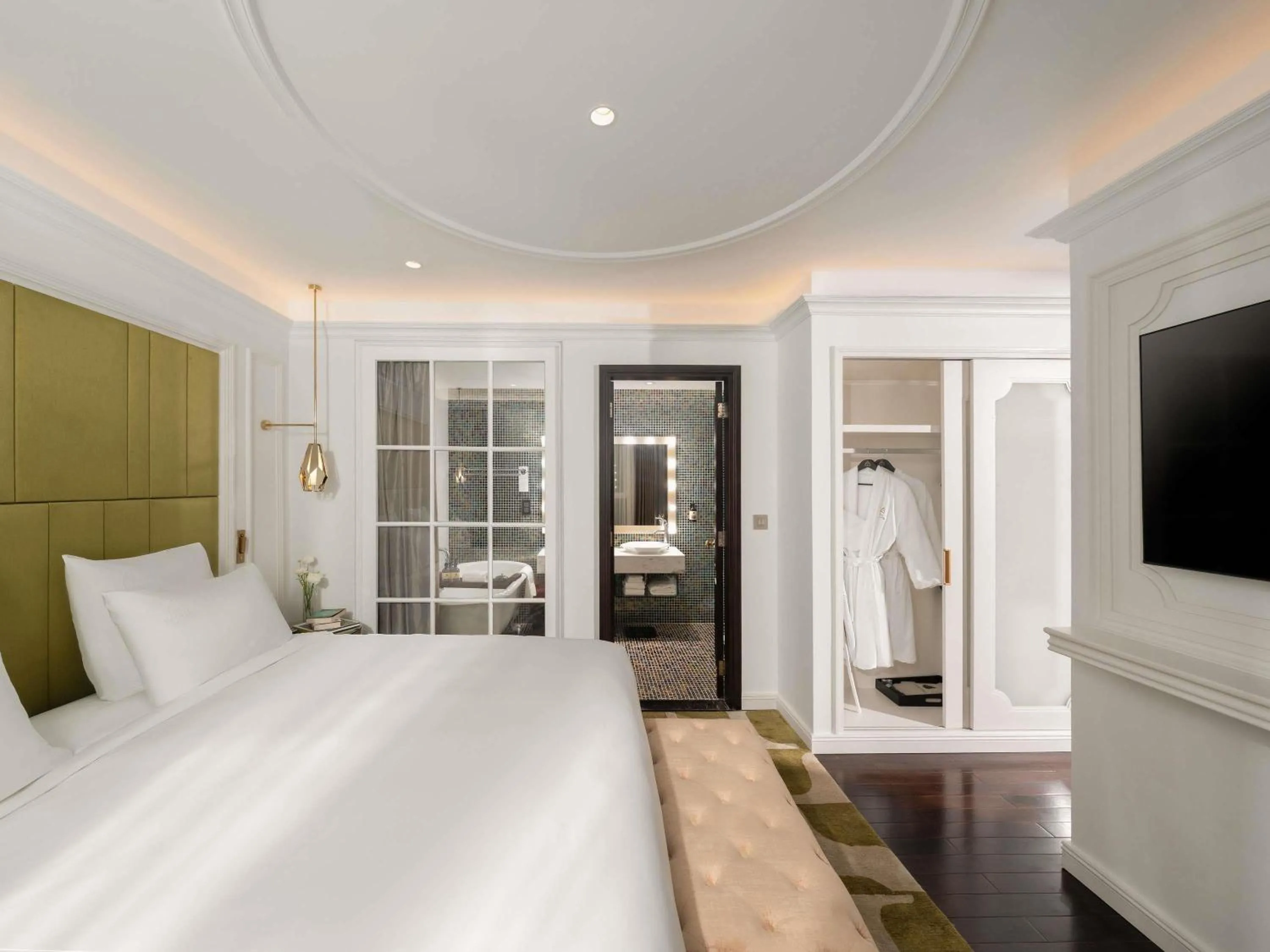 Property building, Bed in Hotel de l'Opera Hanoi - MGallery