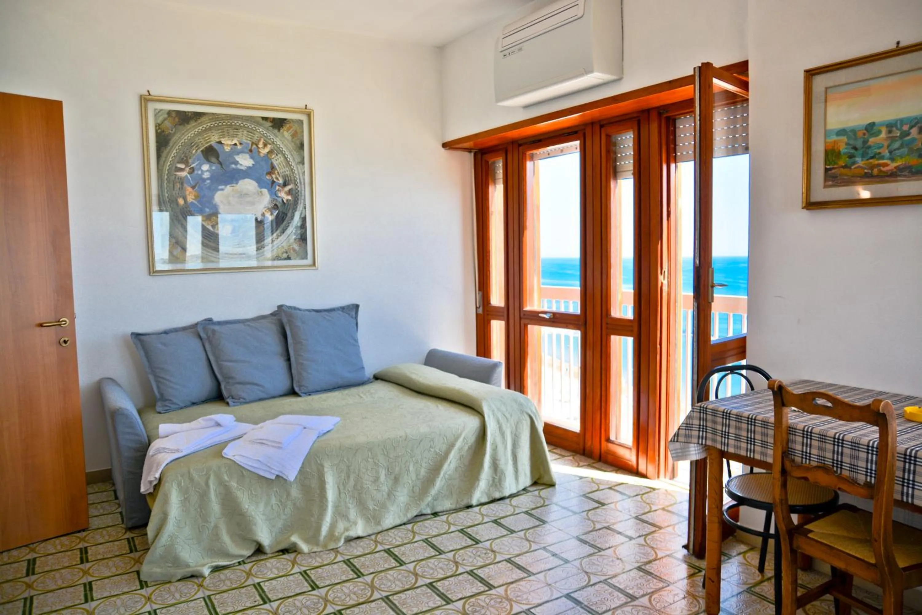 Bed in Hotel Scacciapensieri