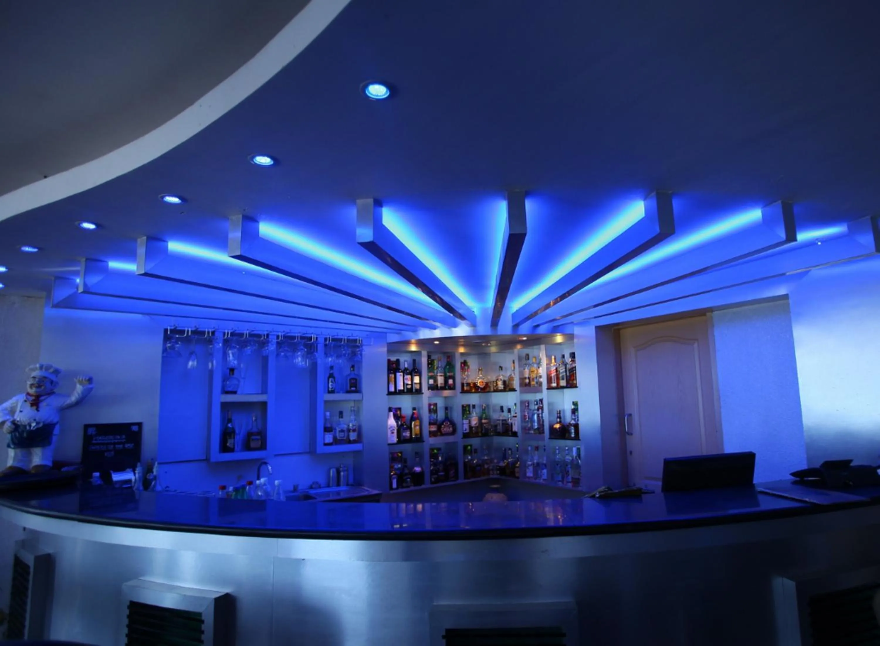 Lounge or bar in The Quilon Beach Hotel and Convention Center
