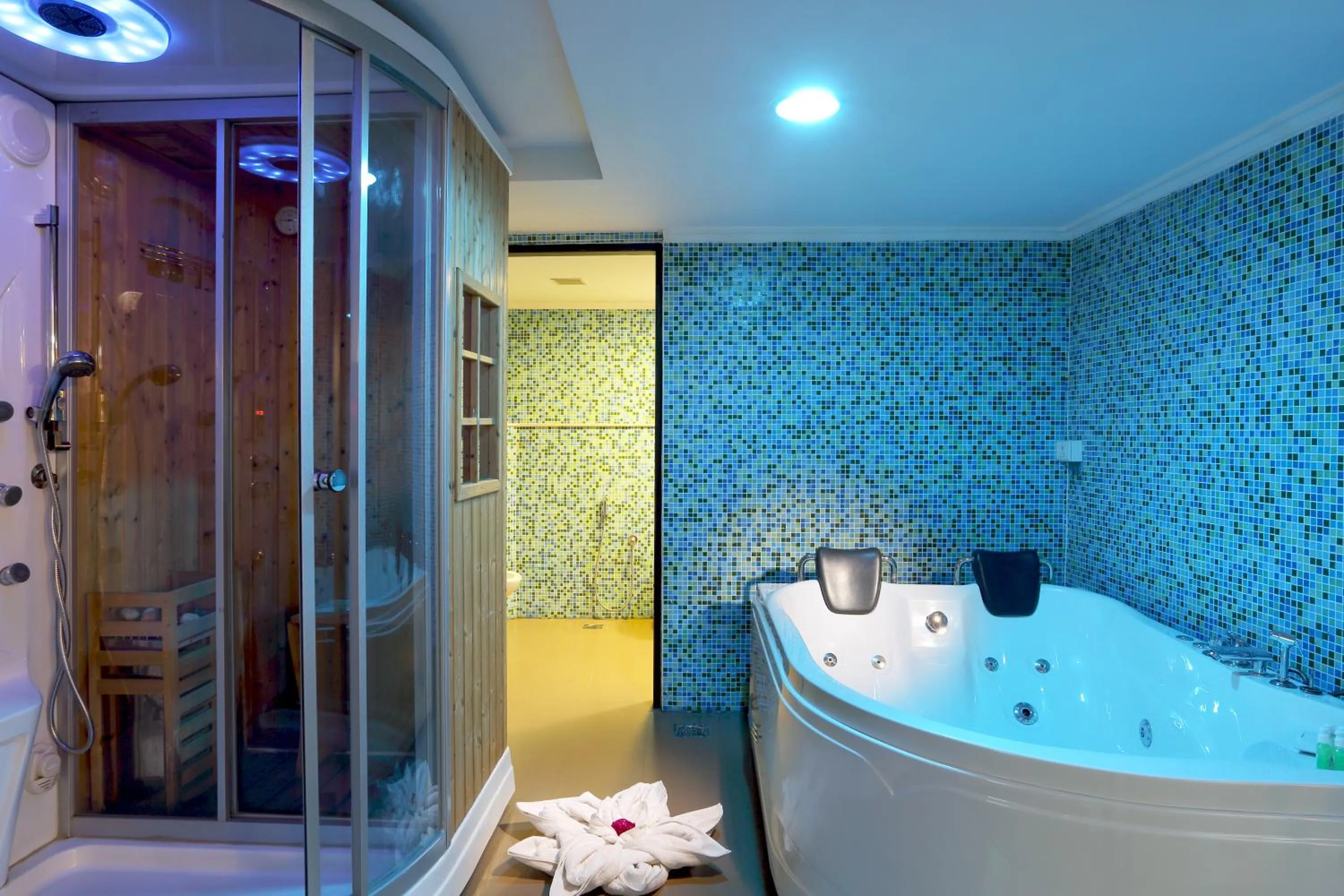 Hot Tub in The Quilon Beach Hotel and Convention Center