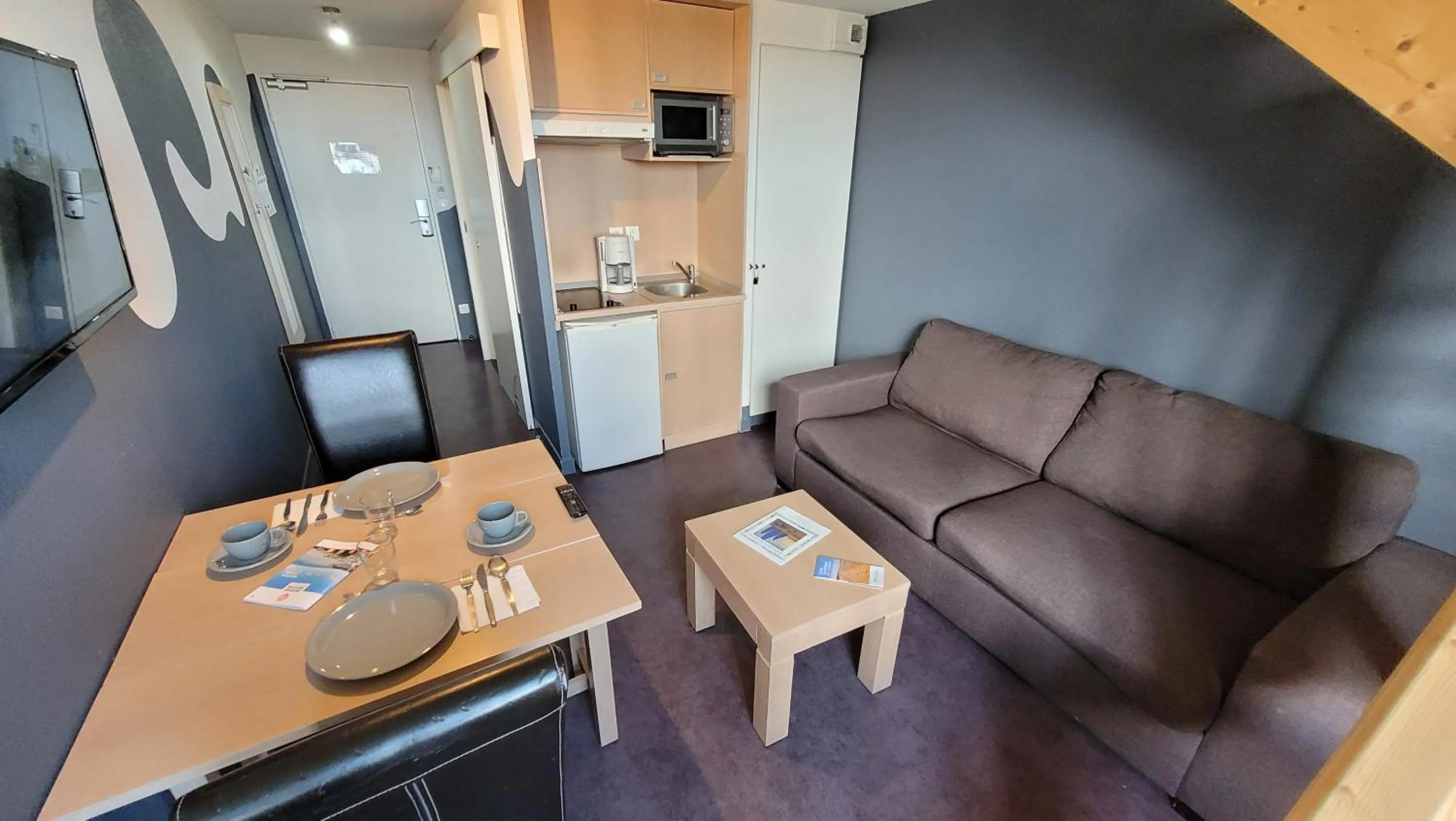 TV and multimedia in Gold Beach Hotel & RESIDENCE