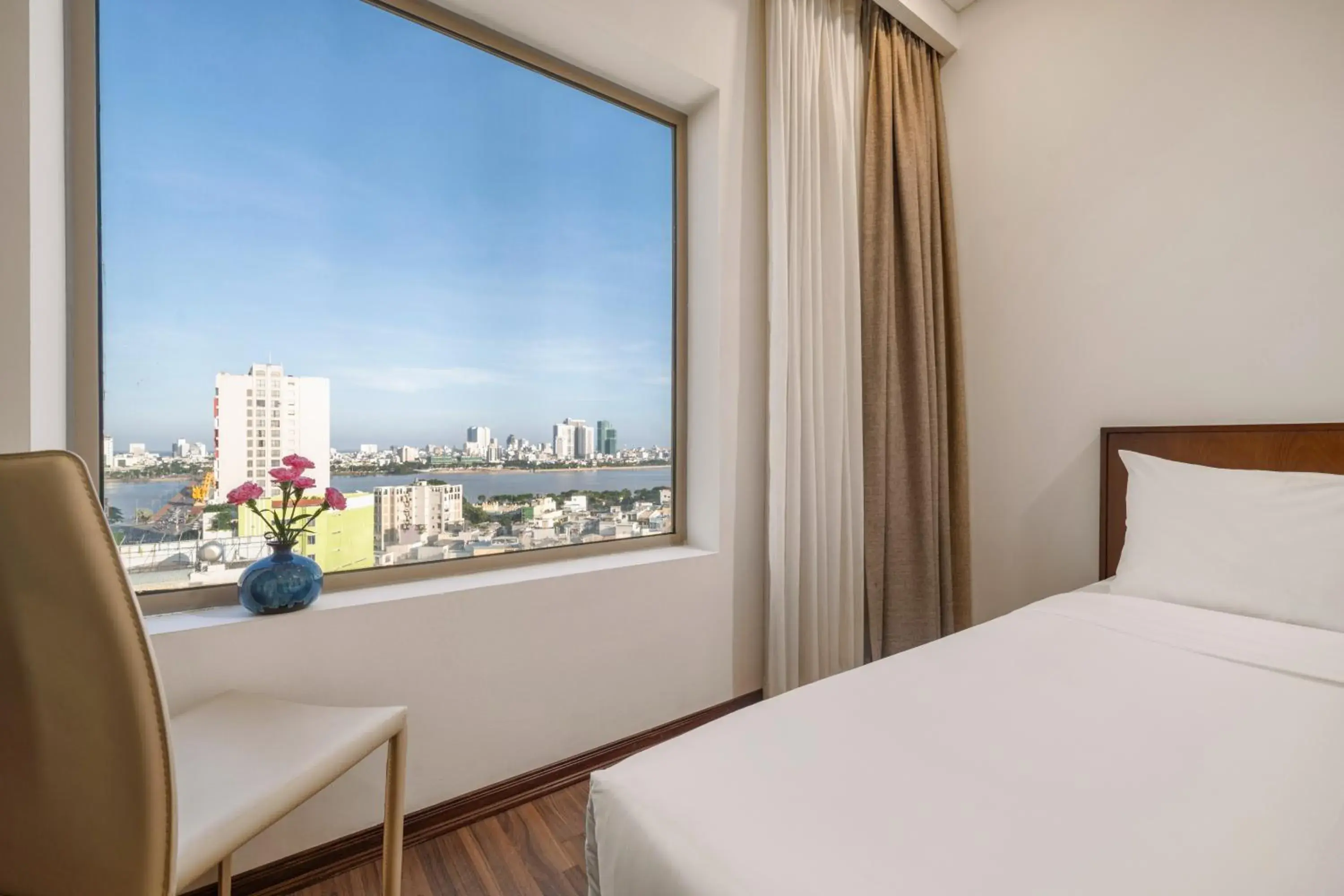 Deluxe Twin Room with River View in Mitisa Hotel Da Nang - Near Dragon Bridge Deluxe Twin Room with River View in Mitisa Hotel Da Nang - Near Dragon Bridge