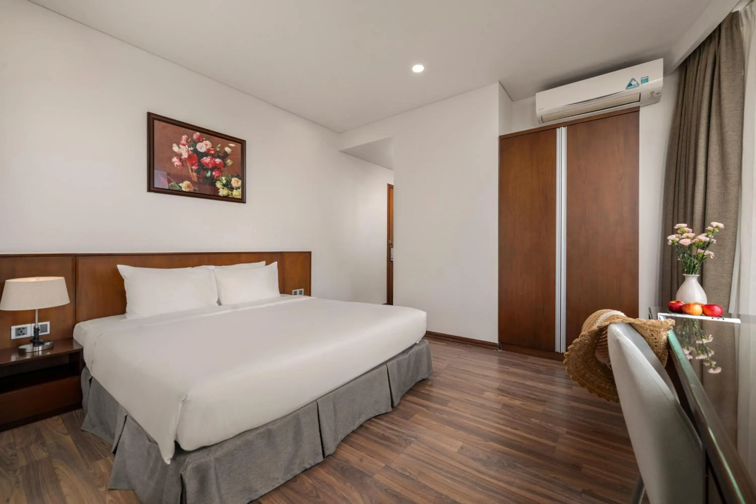 Deluxe Double Room with River View in Mitisa Hotel Da Nang - Near Dragon Bridge Deluxe Double Room with River View in Mitisa Hotel Da Nang - Near Dragon Bridge
