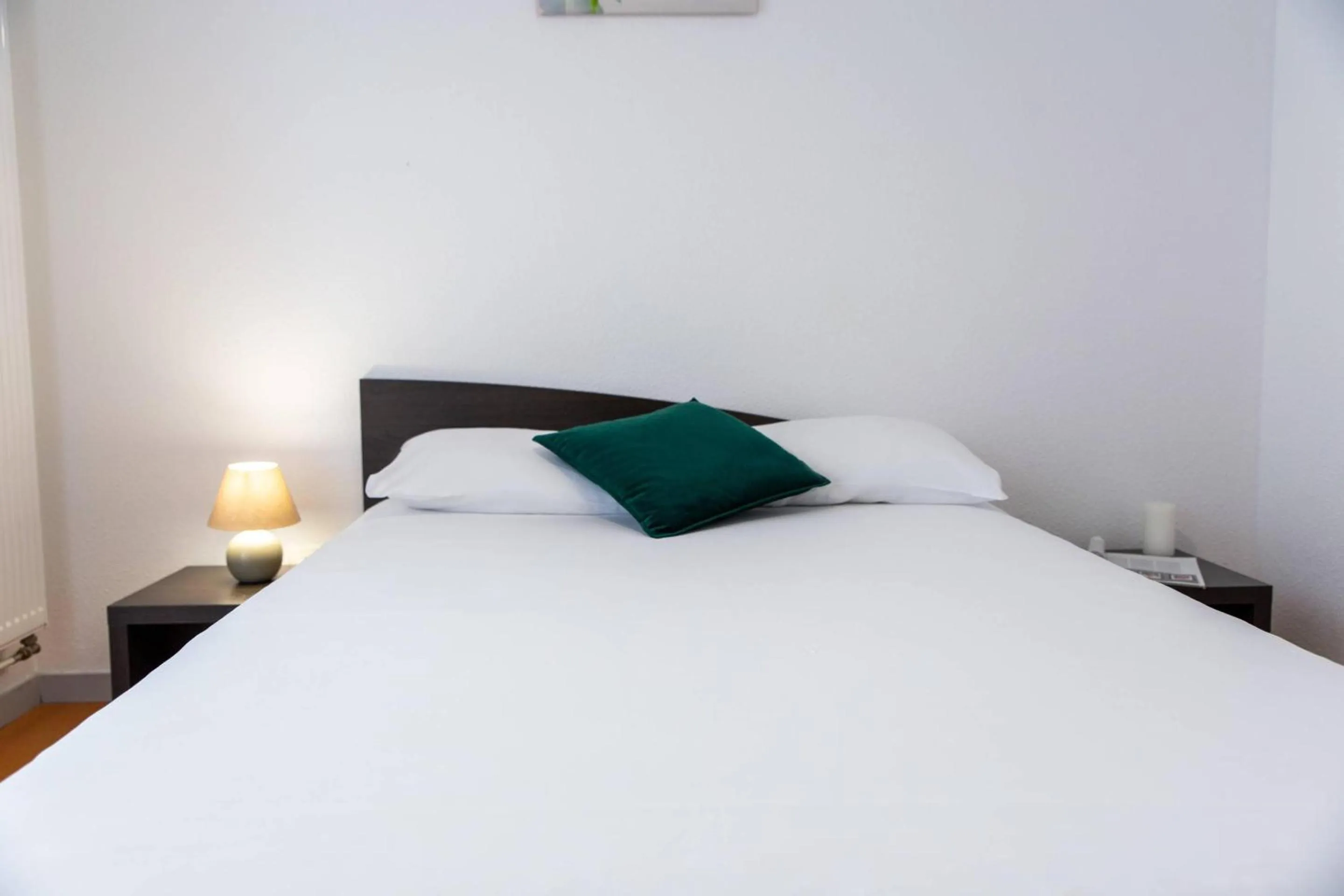 Bedroom, Bed in Comfort Aparthotel Besancon Hauts du Chazal