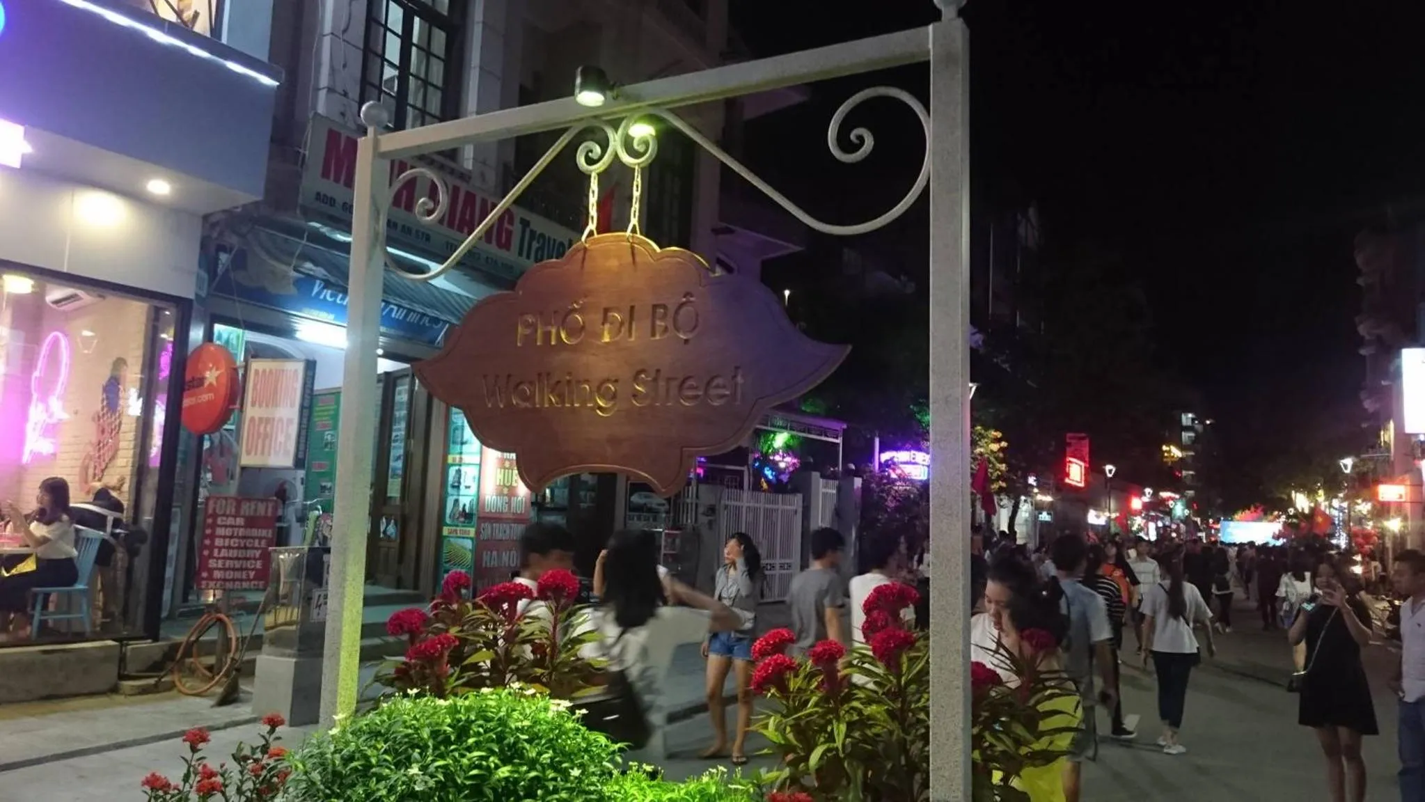 Evening entertainment in Kha Hostel