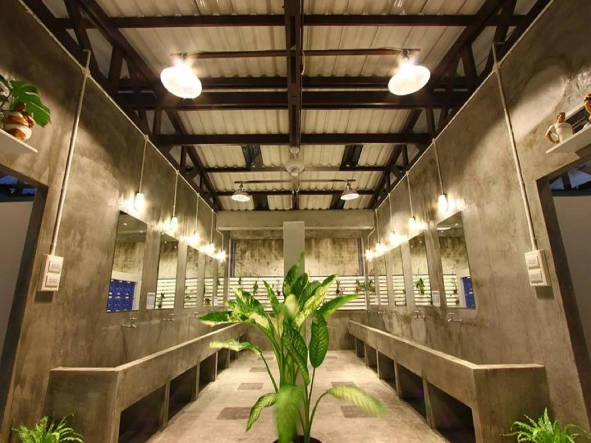 Shower in Pak-Up Hostel