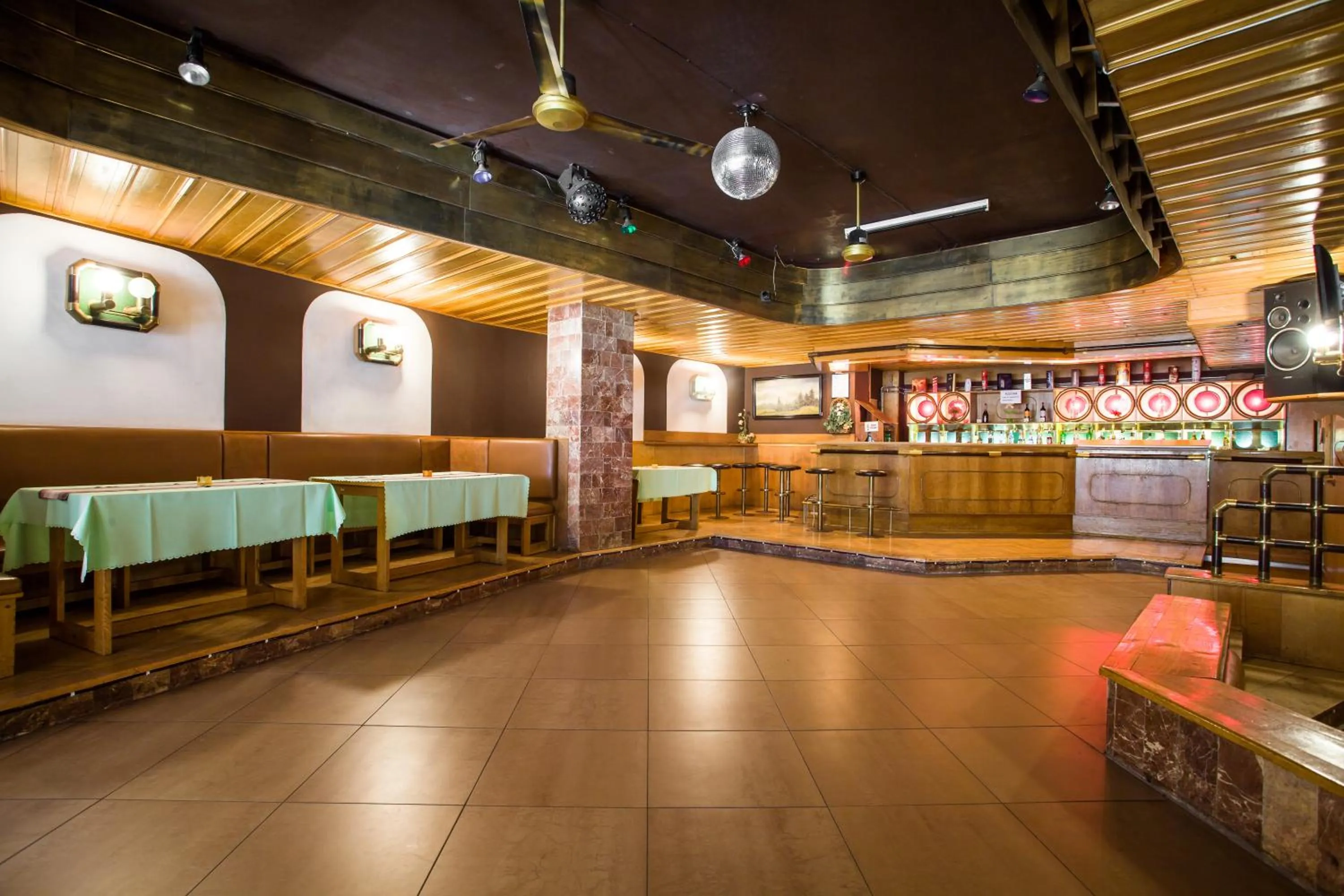 Lounge or bar in Hotel***NAT Piwniczna Zdrój