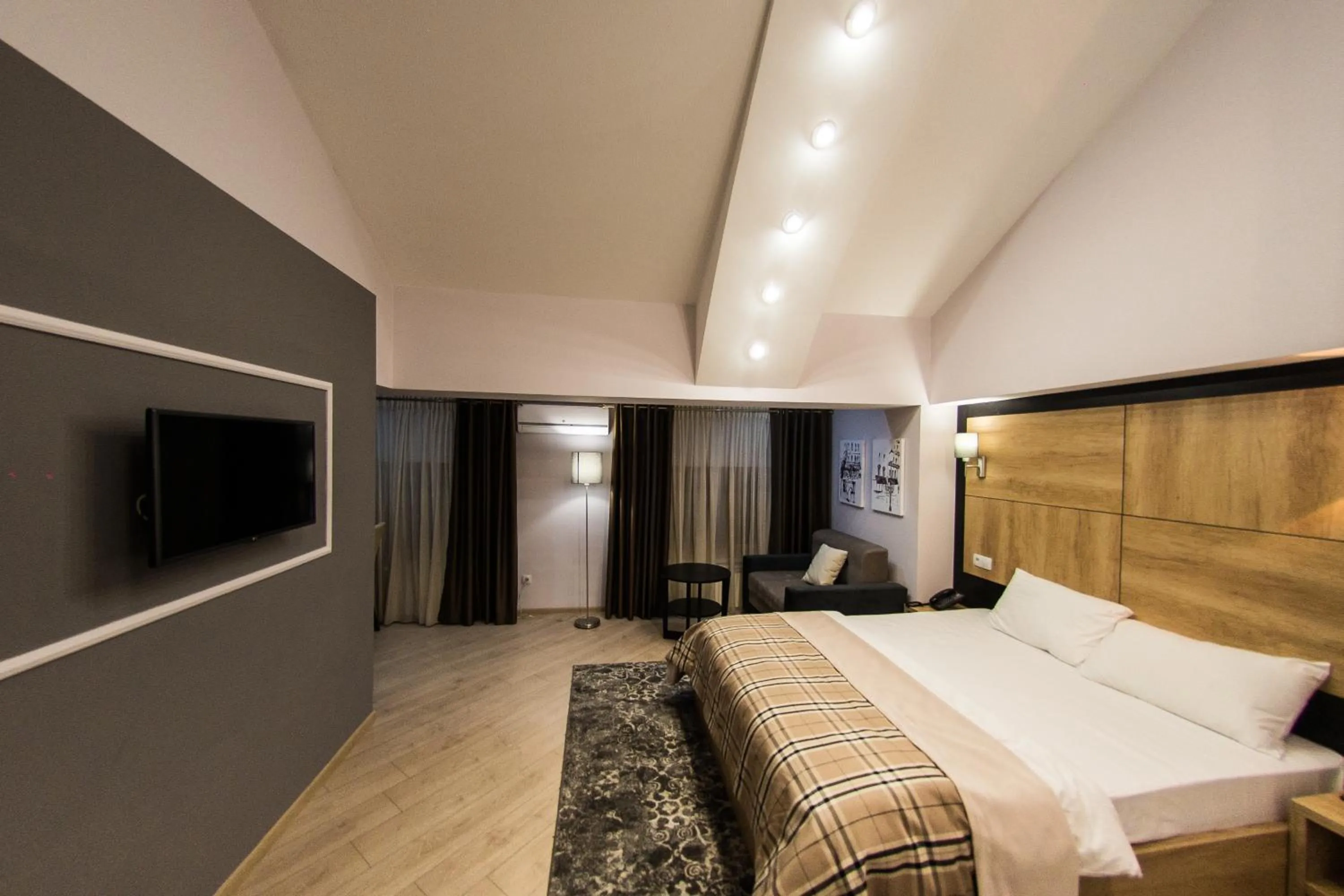 Photo of the whole room, Bed in Mon Ami Villa