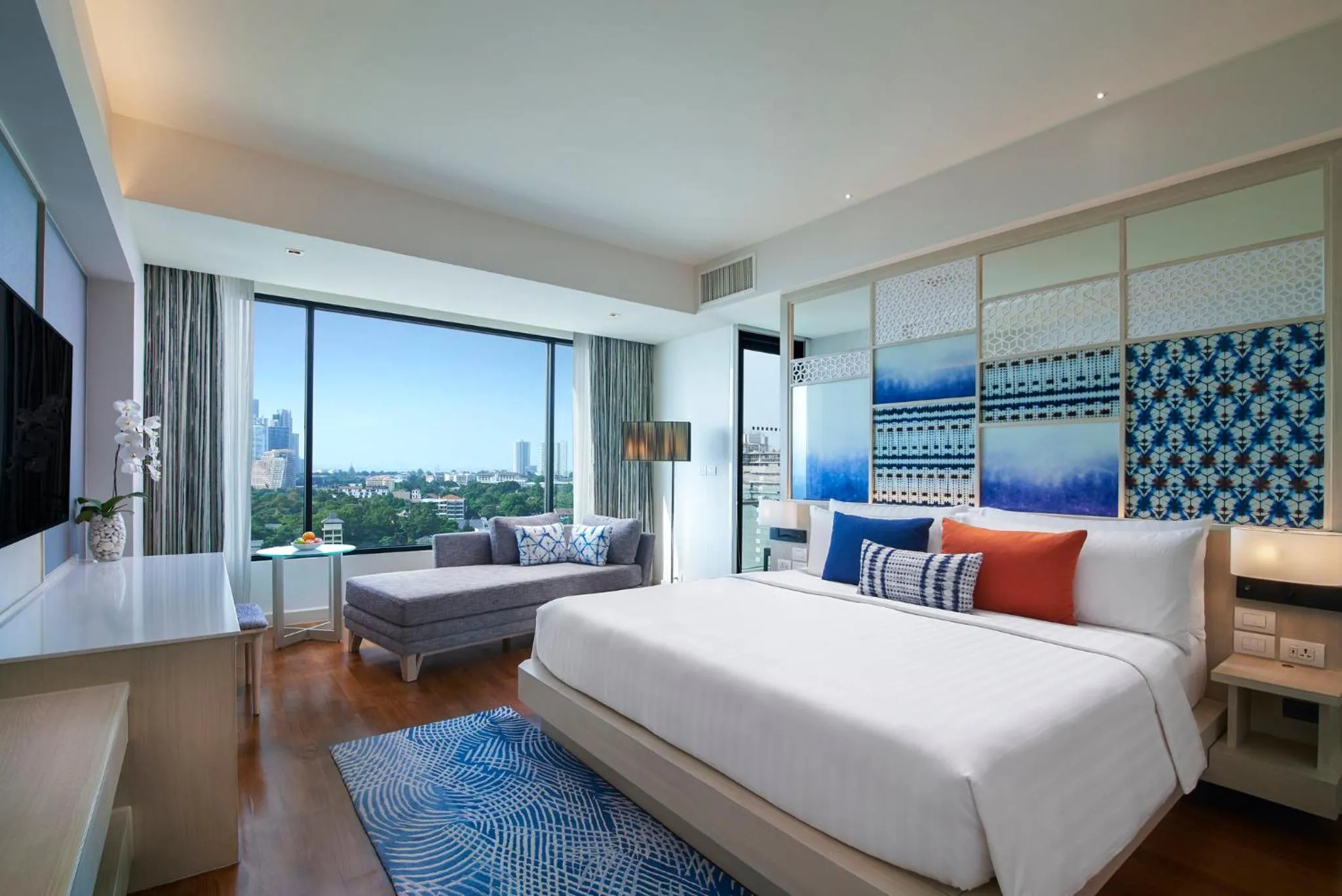 Photo of the whole room, Bed in Amari Pattaya