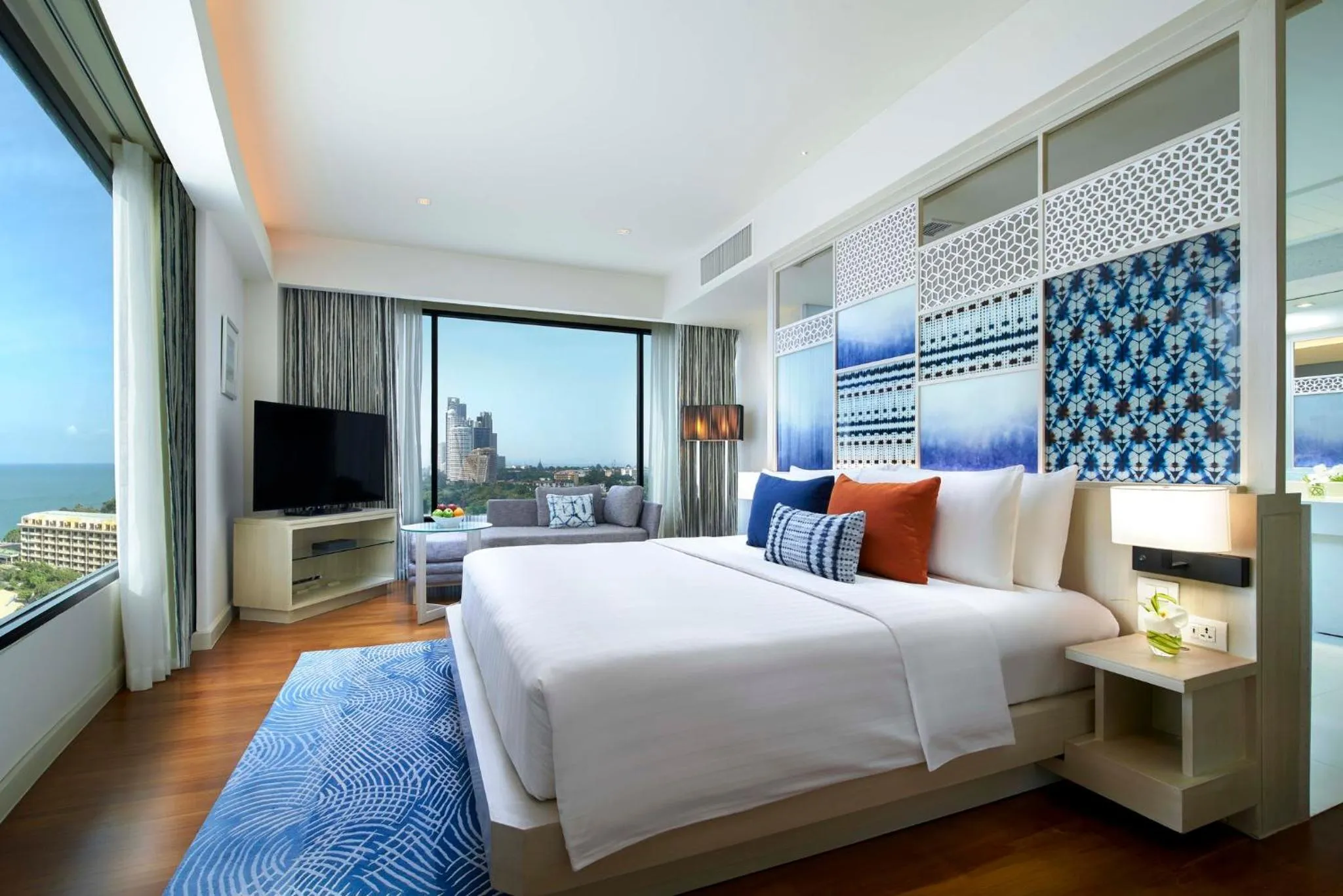 Photo of the whole room, Bed in Amari Pattaya