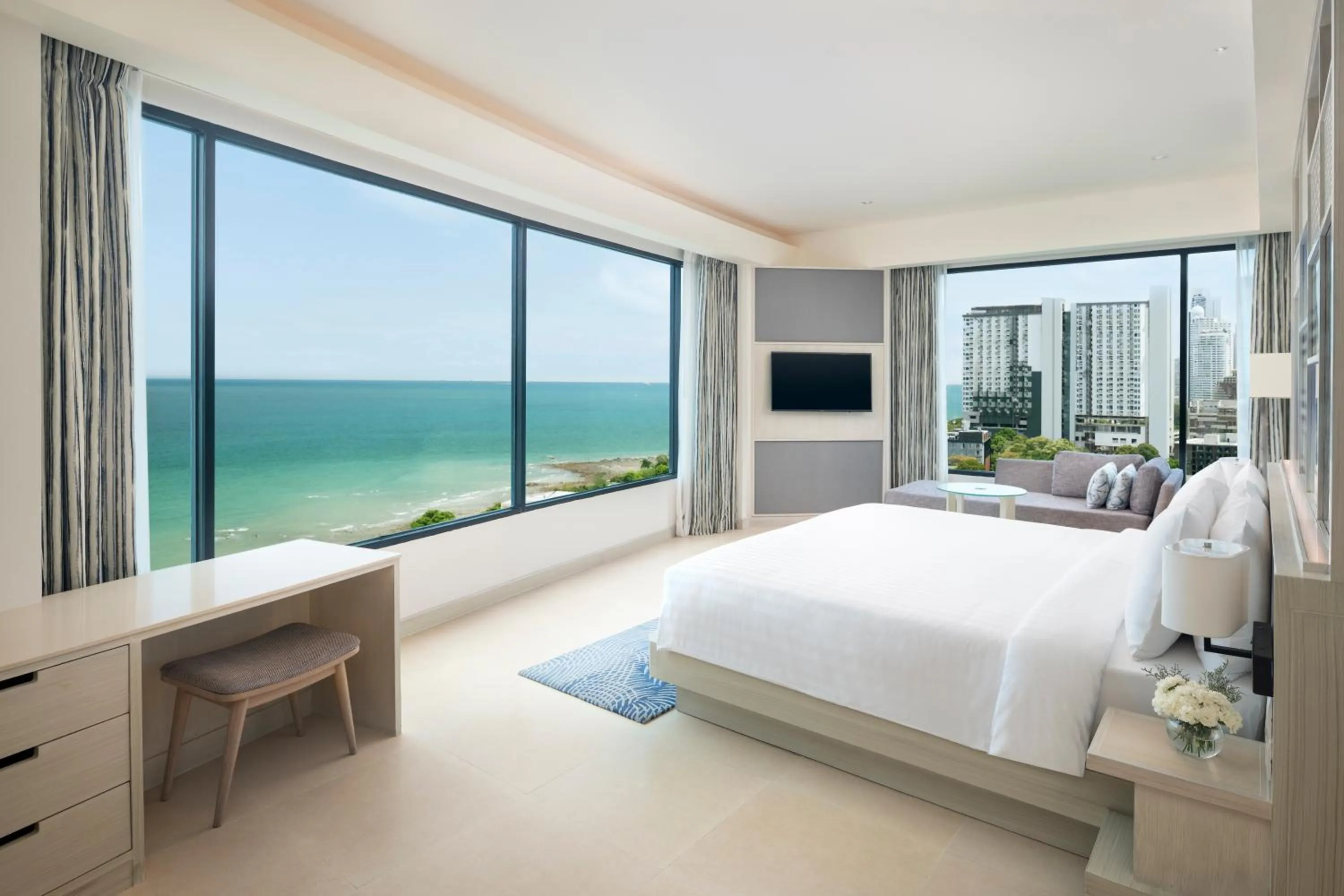 Sea view, Bed in Amari Pattaya