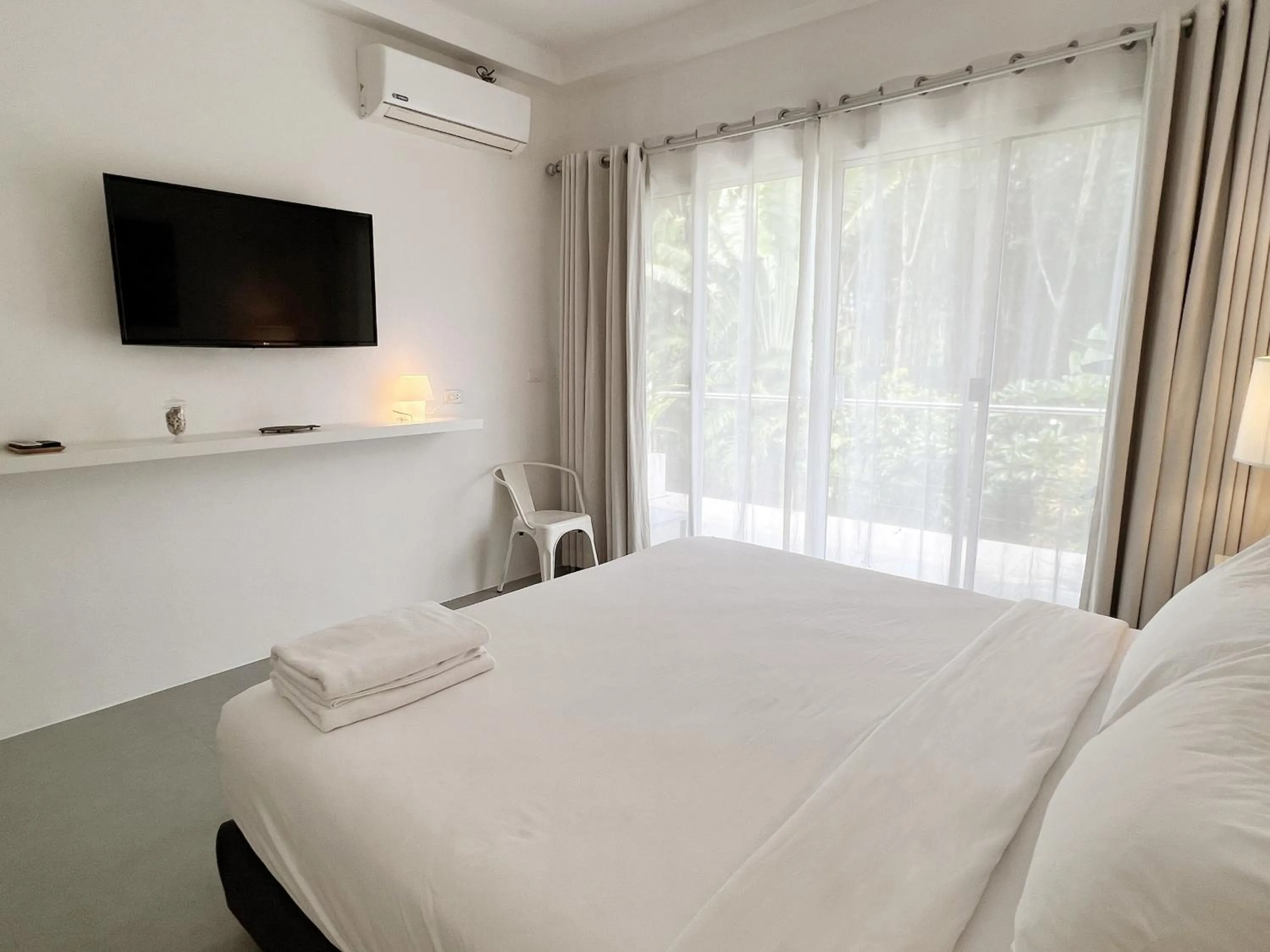 Bedroom, Bed in Isara Khao Lak