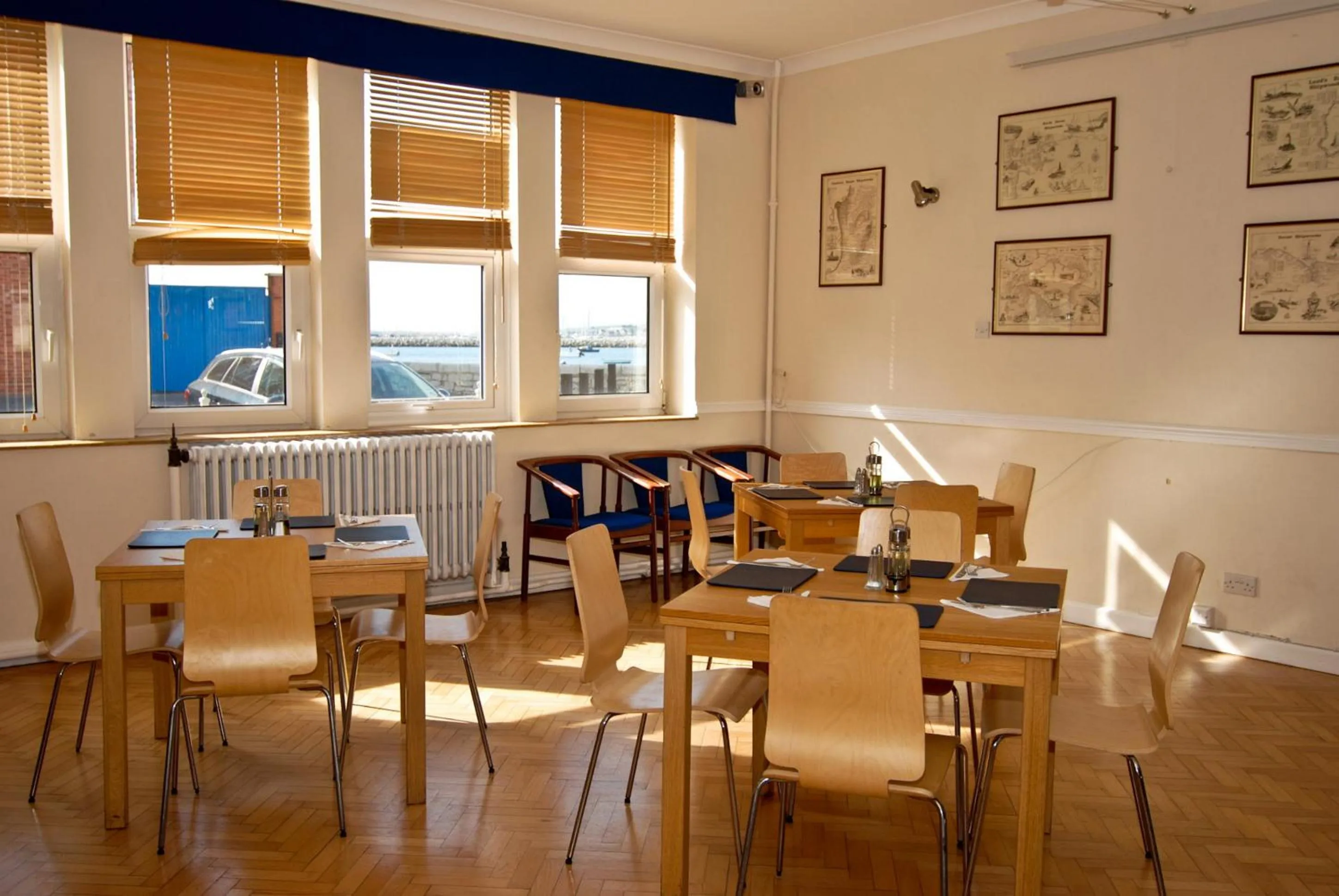 Restaurant/places to eat in The Aqua