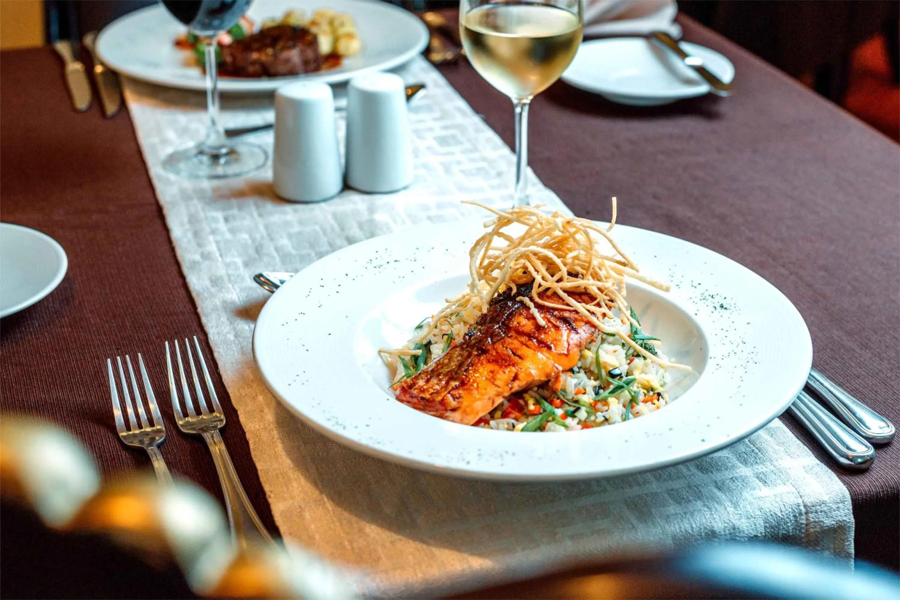 Restaurant/places to eat in Hotel Nobility